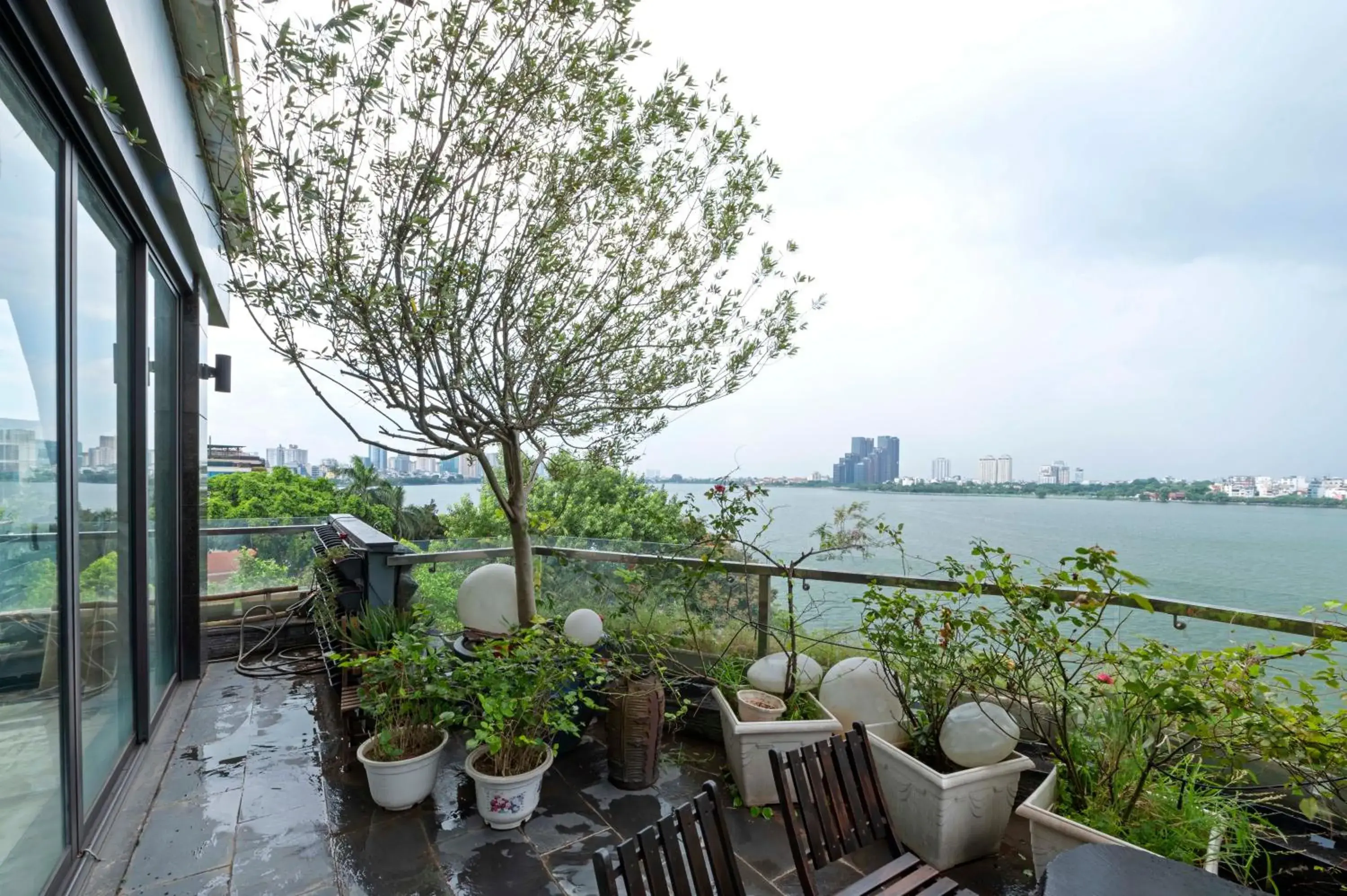 Property building in 22Land Moon West Lake Property building in 22Land Moon West Lake