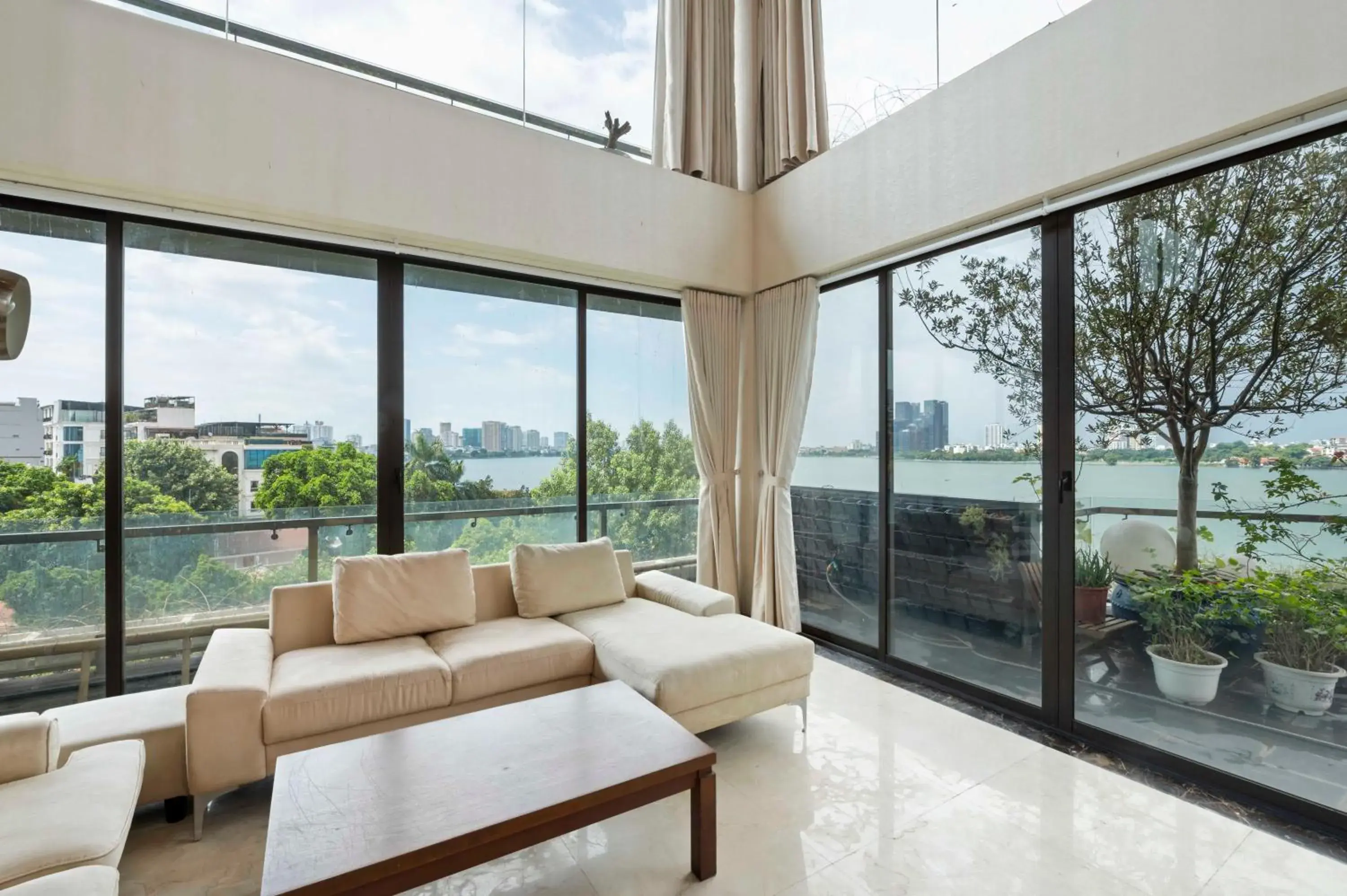 Property building in 22Land Moon West Lake Property building in 22Land Moon West Lake