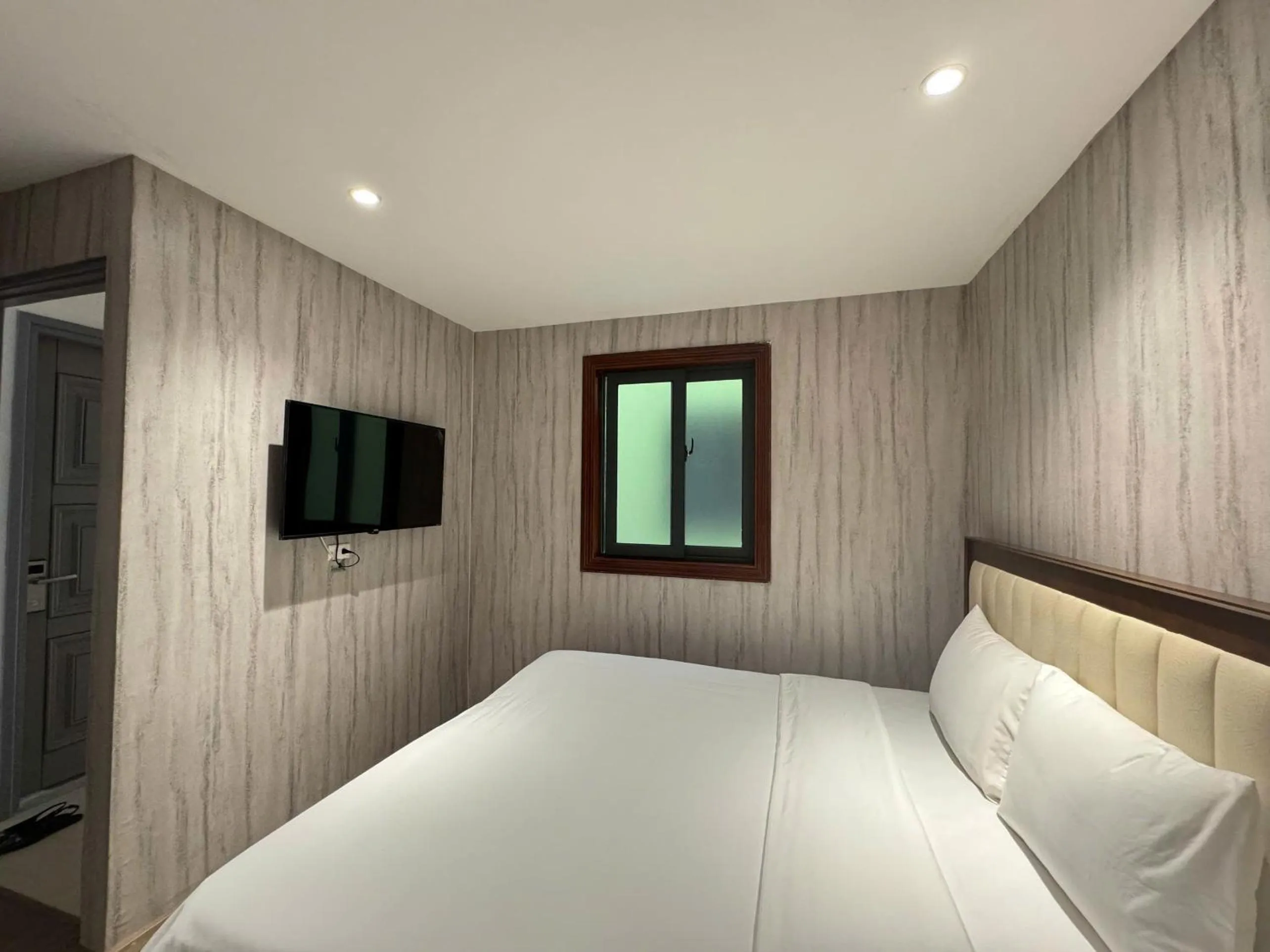 Bed in 22Land Moon West Lake