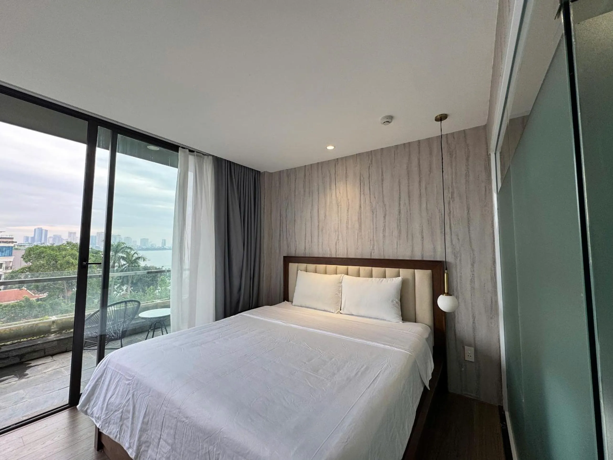 Bed in 22Land Moon West Lake