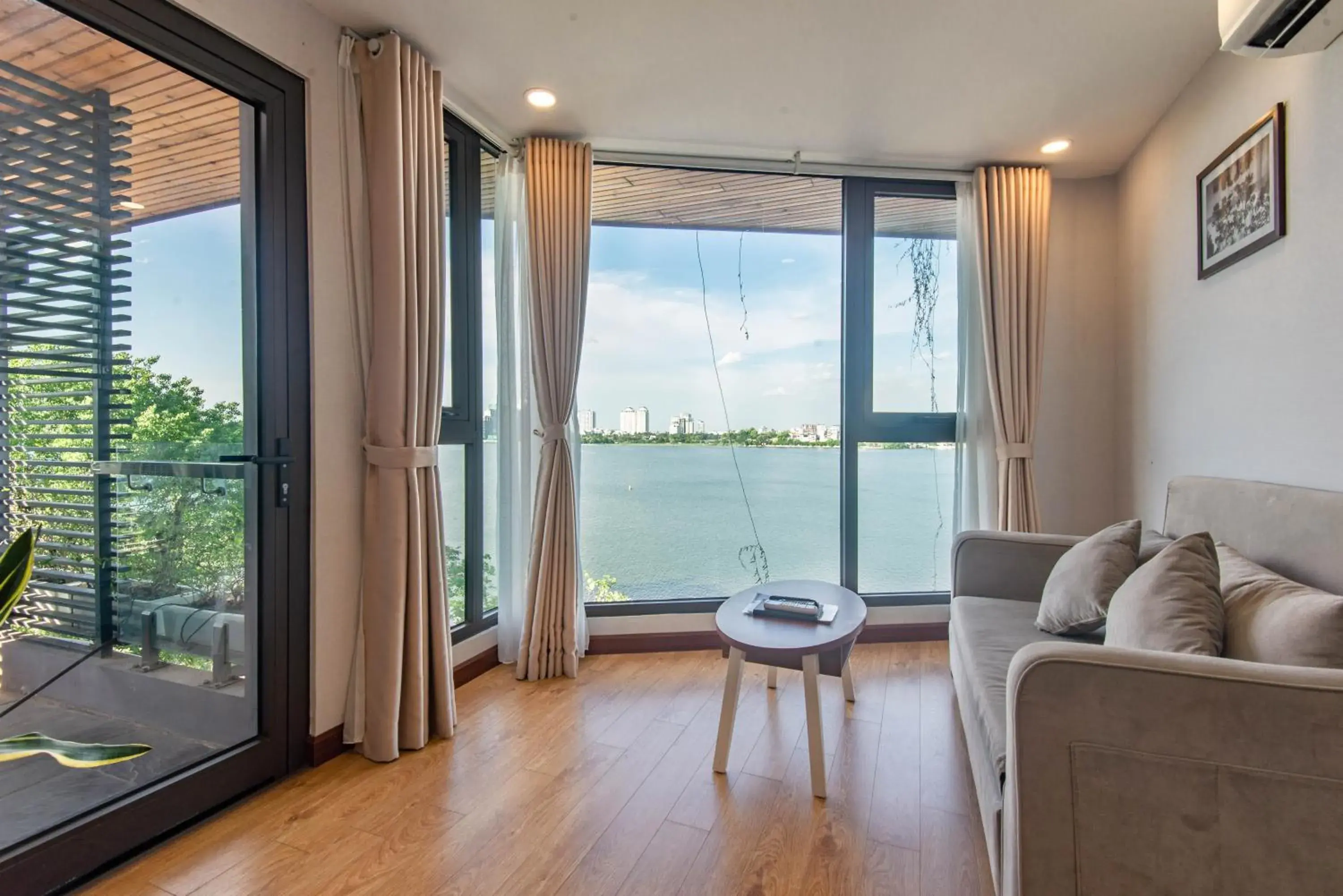 View (from property/room) in 22Land Moon West Lake View (from property/room) in 22Land Moon West Lake