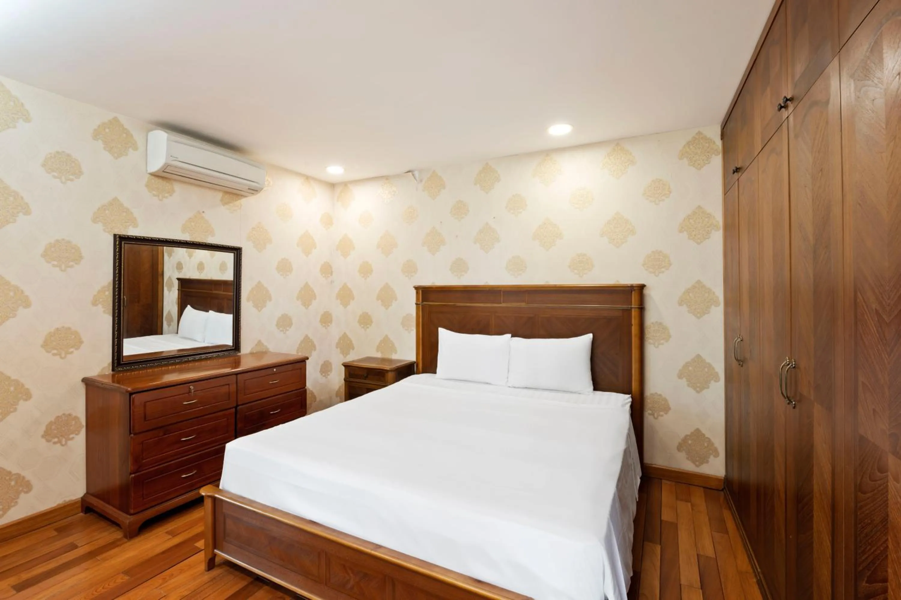 Bed in 22Land Moon West Lake