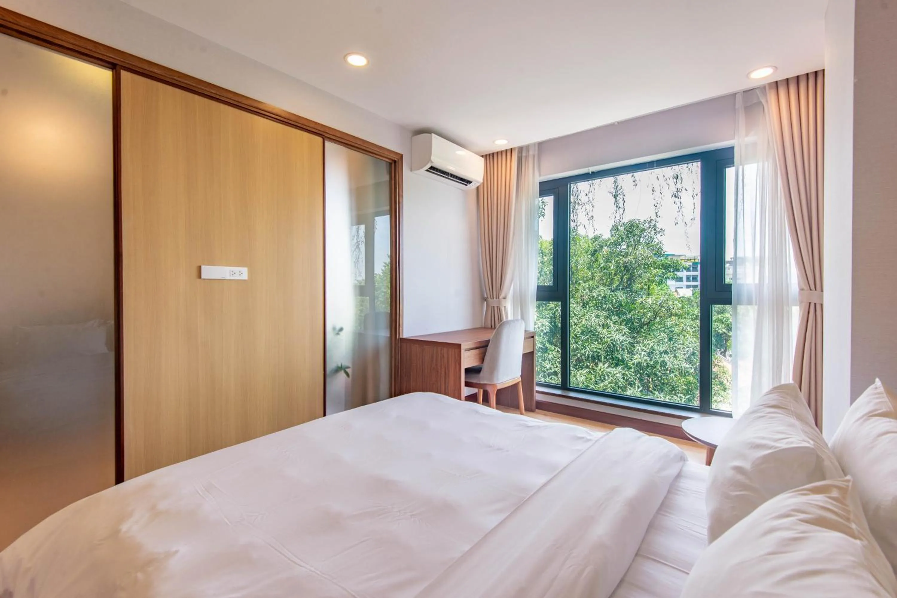 Bed in 22Land Moon West Lake