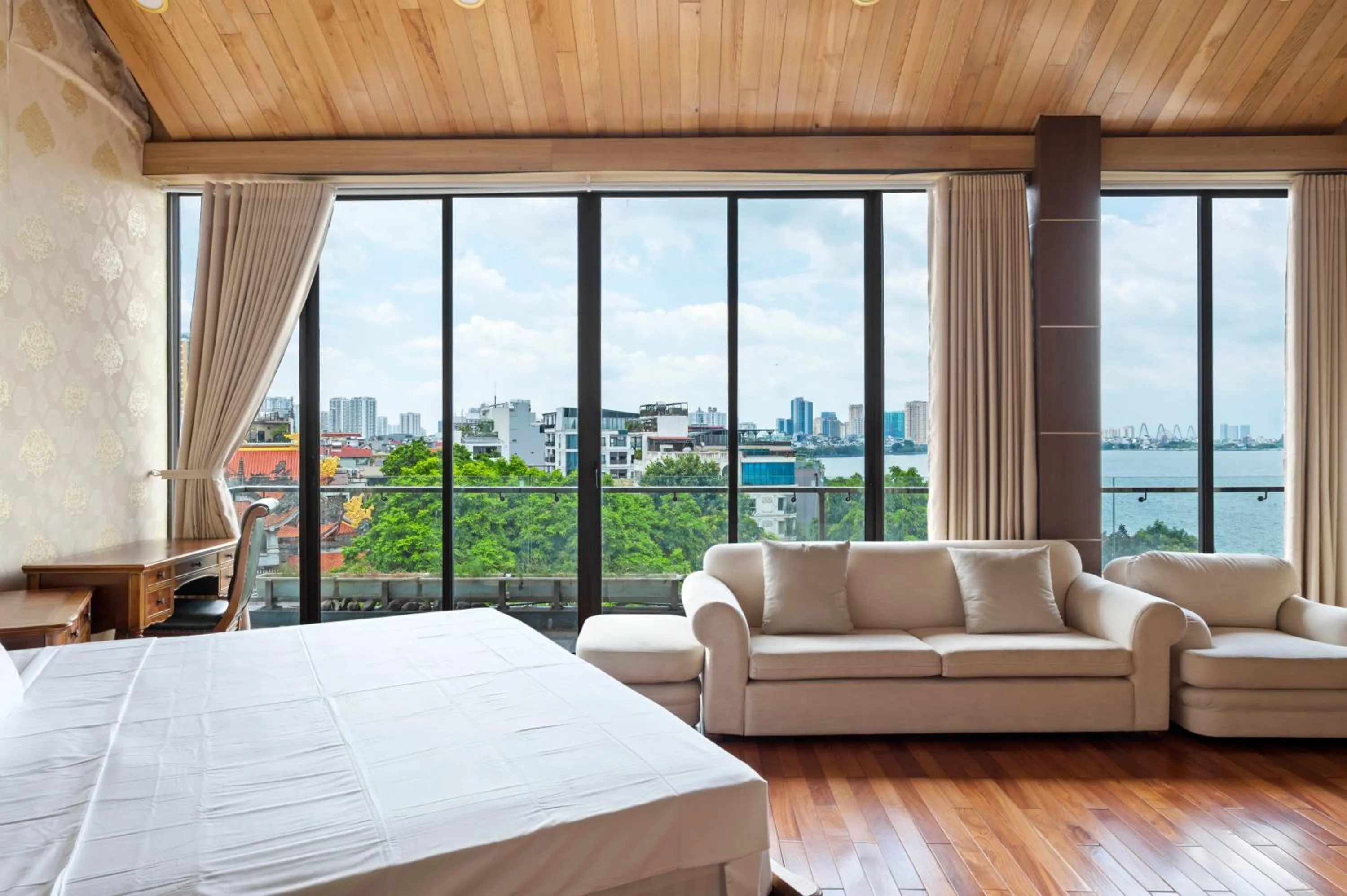 Bed in 22Land Moon West Lake