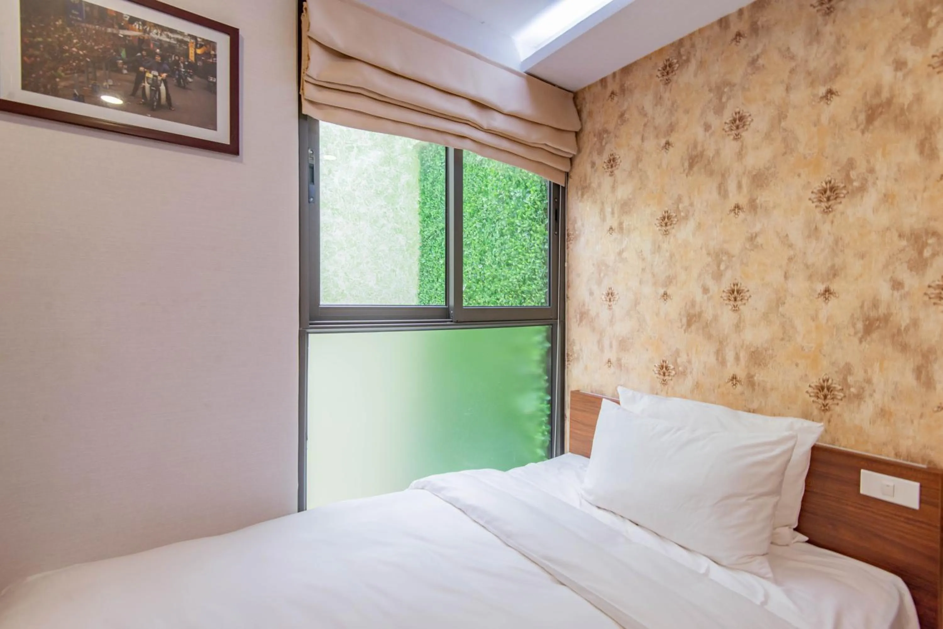 Bed in 22Land Moon West Lake