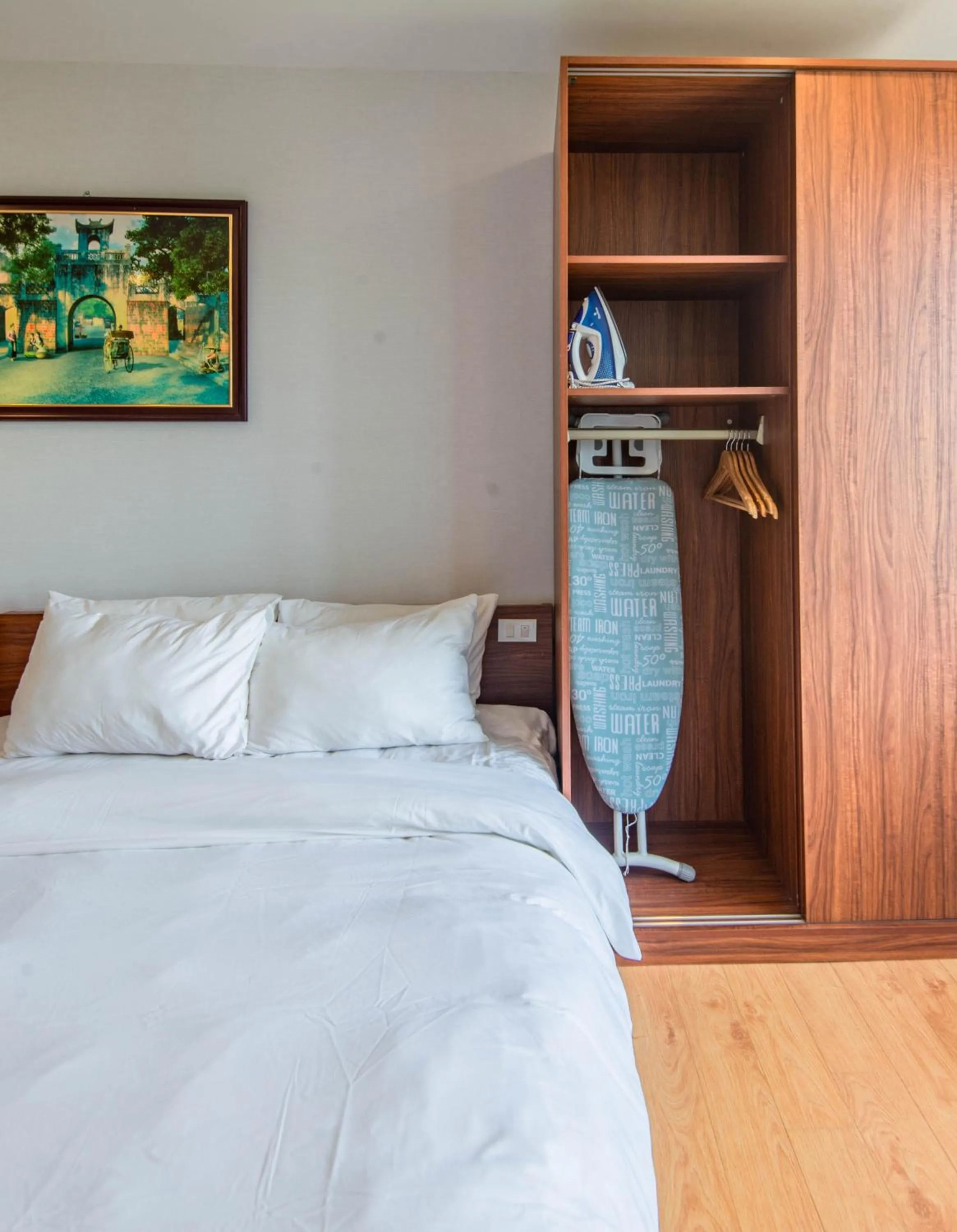 Bed in 22Land Moon West Lake