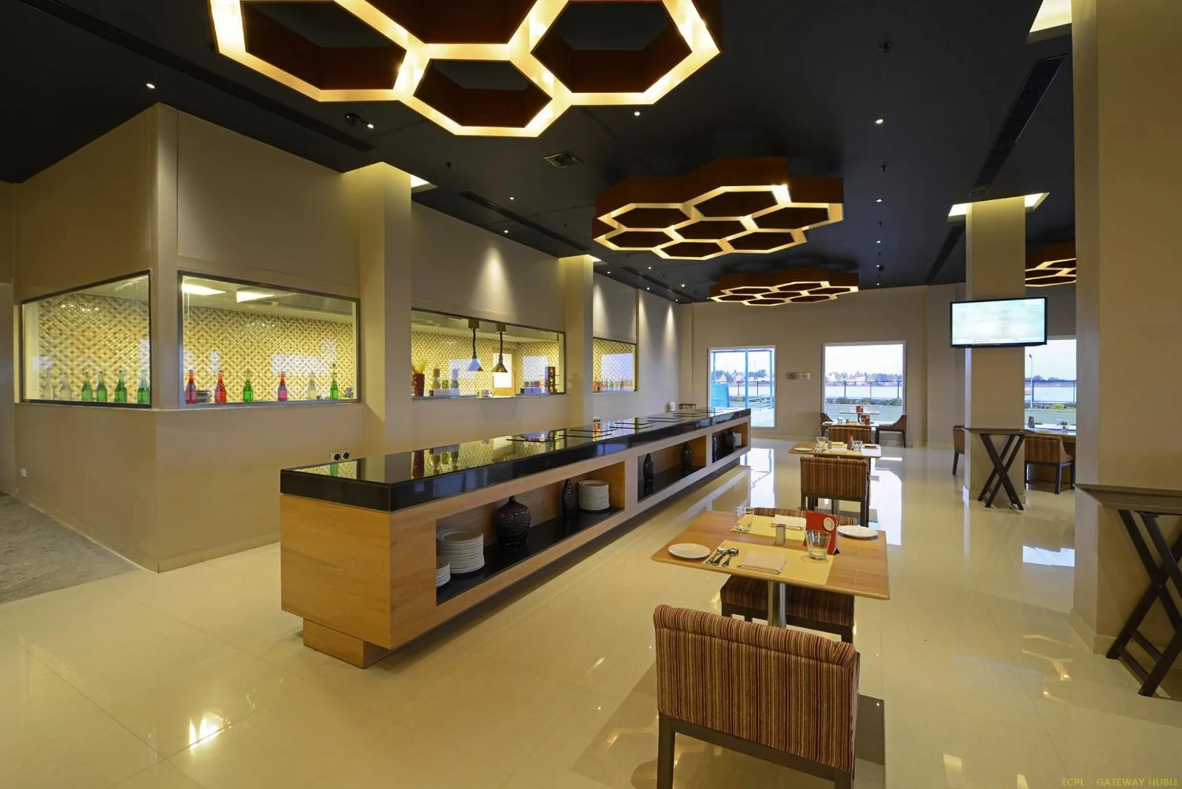 Restaurant/places to eat in Hotel Naveen Lakeside