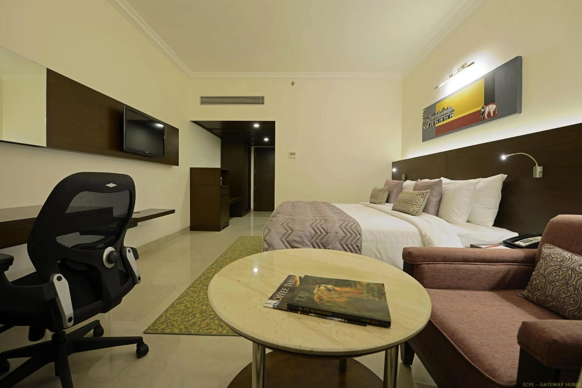 Bedroom, Bed in Hotel Naveen Lakeside