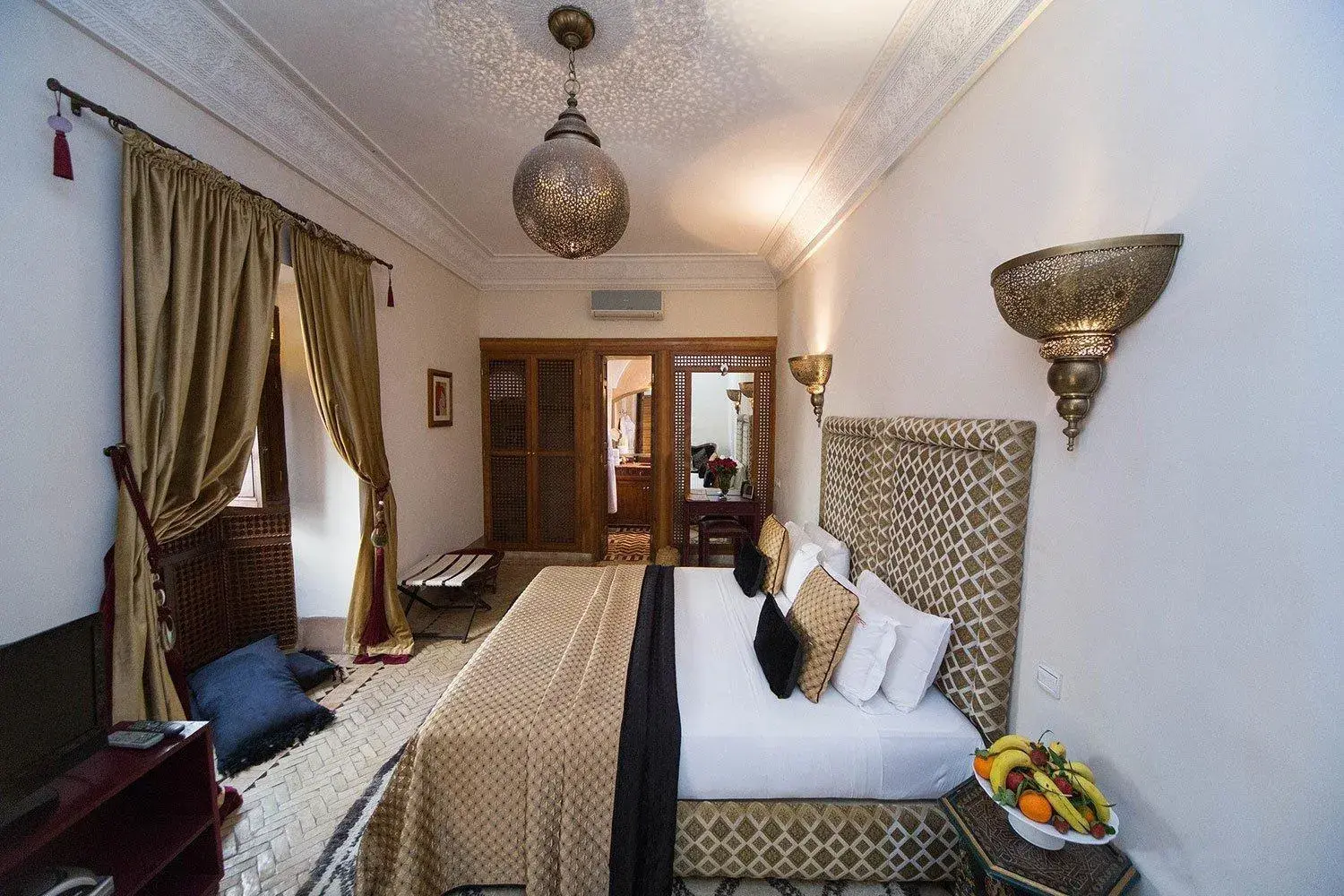 Photo of the whole room, Bed in Riad Zamzam & Spa Photo of the whole room, Bed in Riad Zamzam & Spa