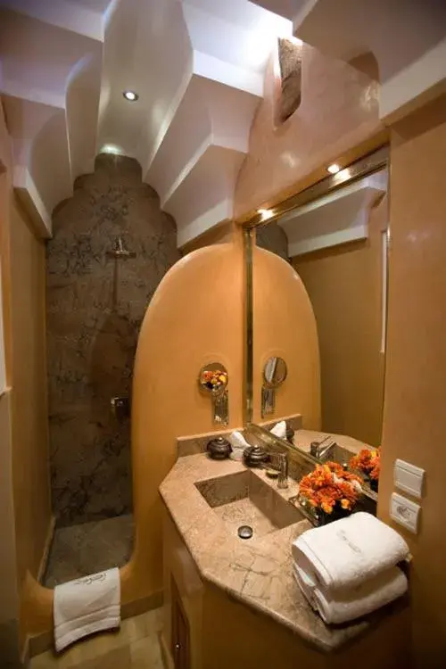 Bathroom in Riad Zamzam Bathroom in Riad Zamzam