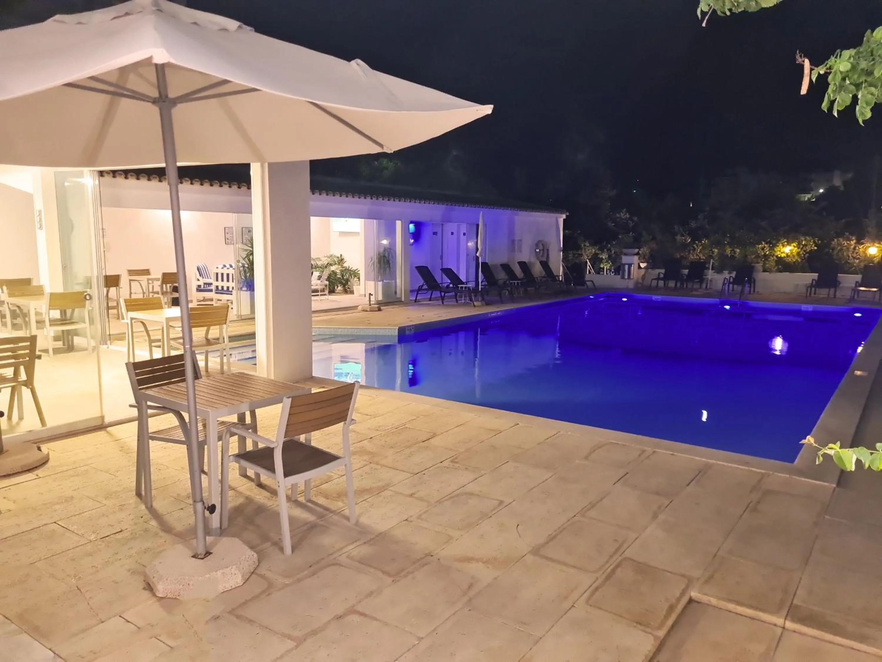 Pool view in Hotel Alcaide