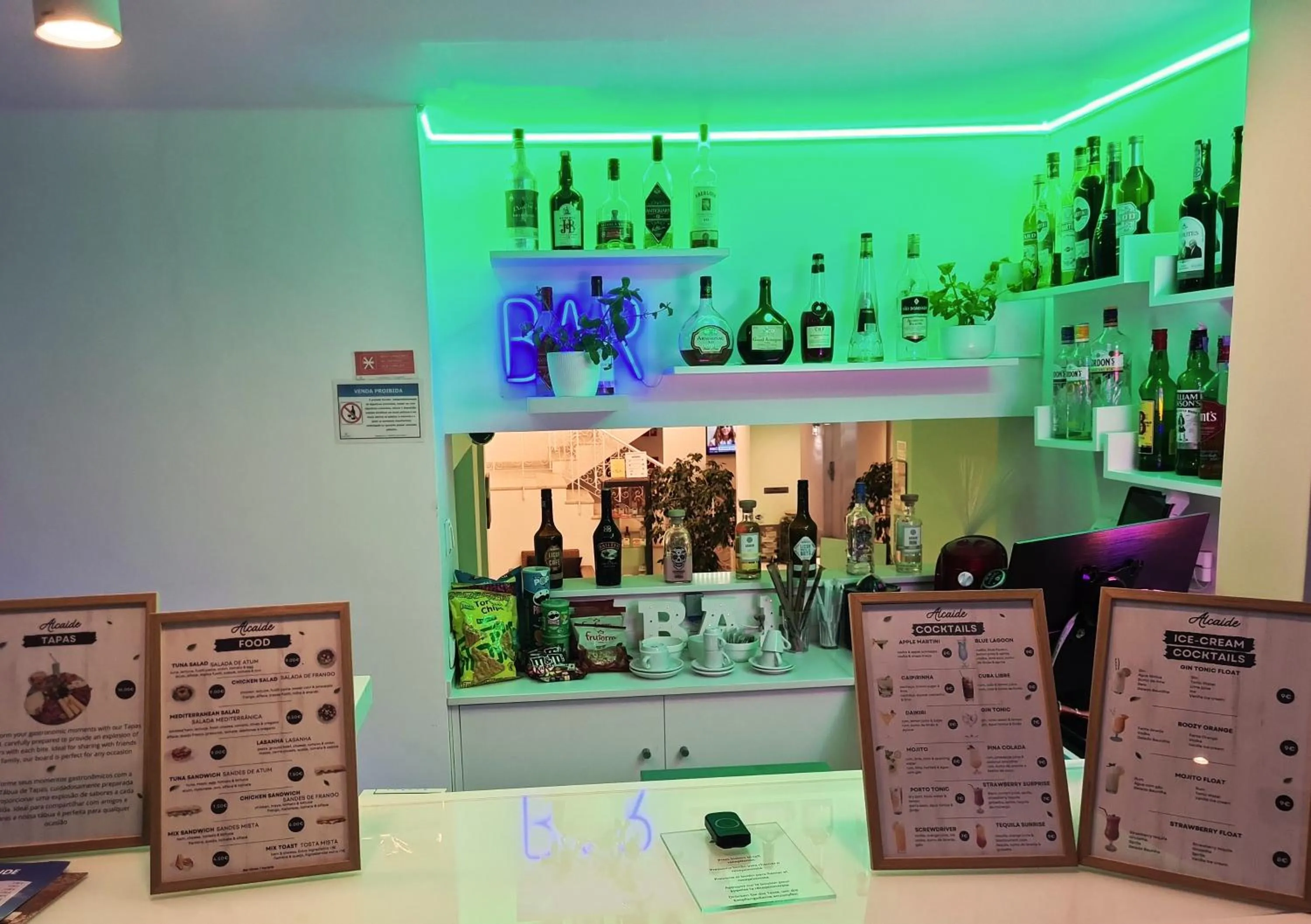 Restaurant/places to eat in Hotel Alcaide