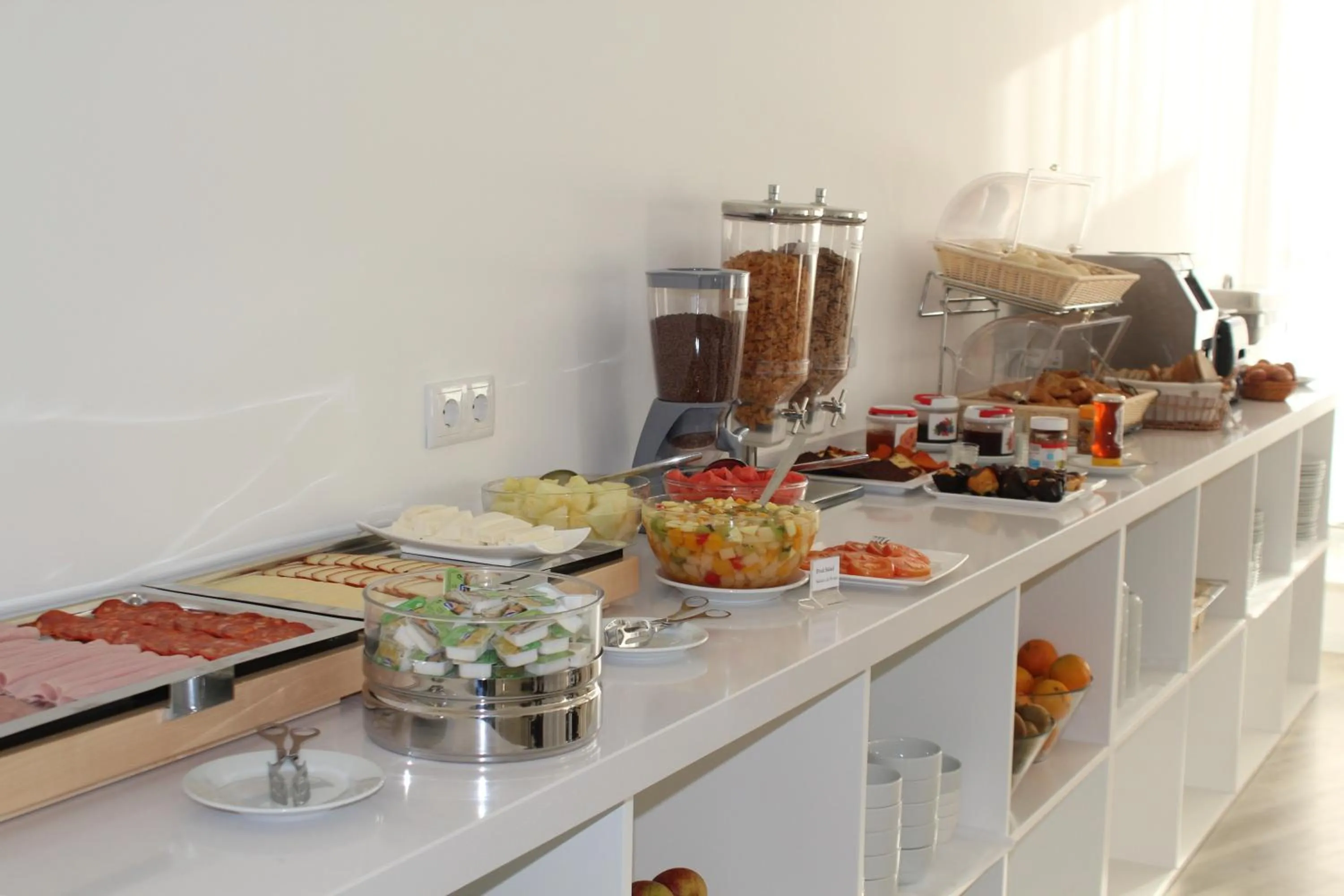 Restaurant/places to eat in Hotel Alcaide