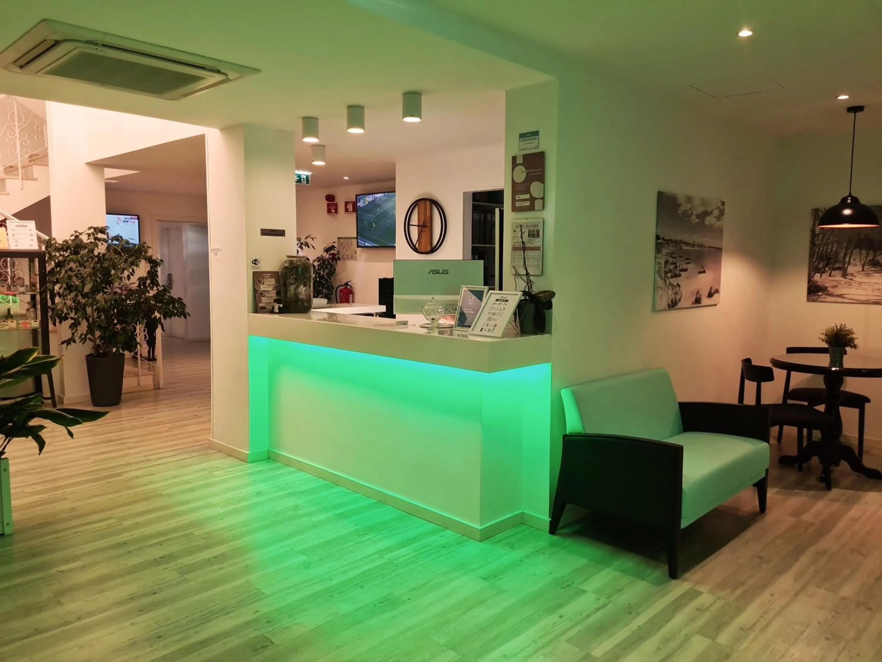 Lobby or reception in Hotel Alcaide