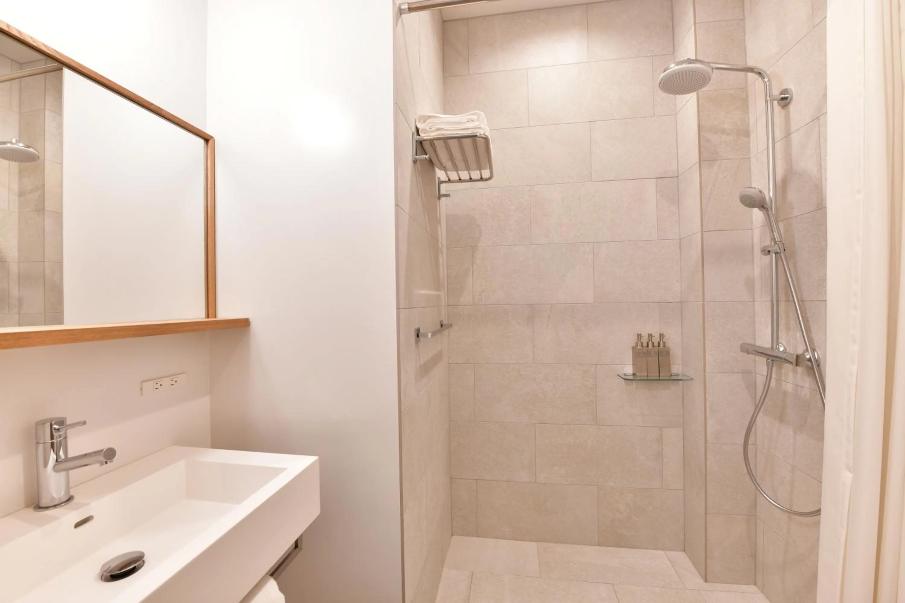 Shower in kānusuba zamami