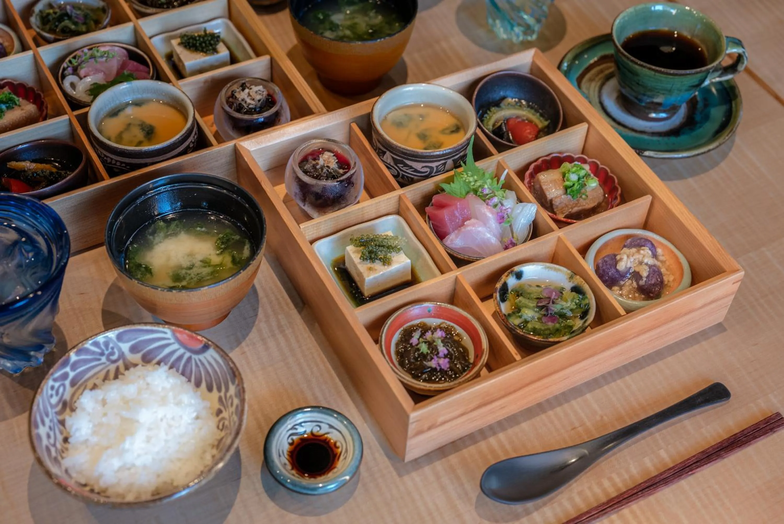 Restaurant/places to eat in kānusuba zamami