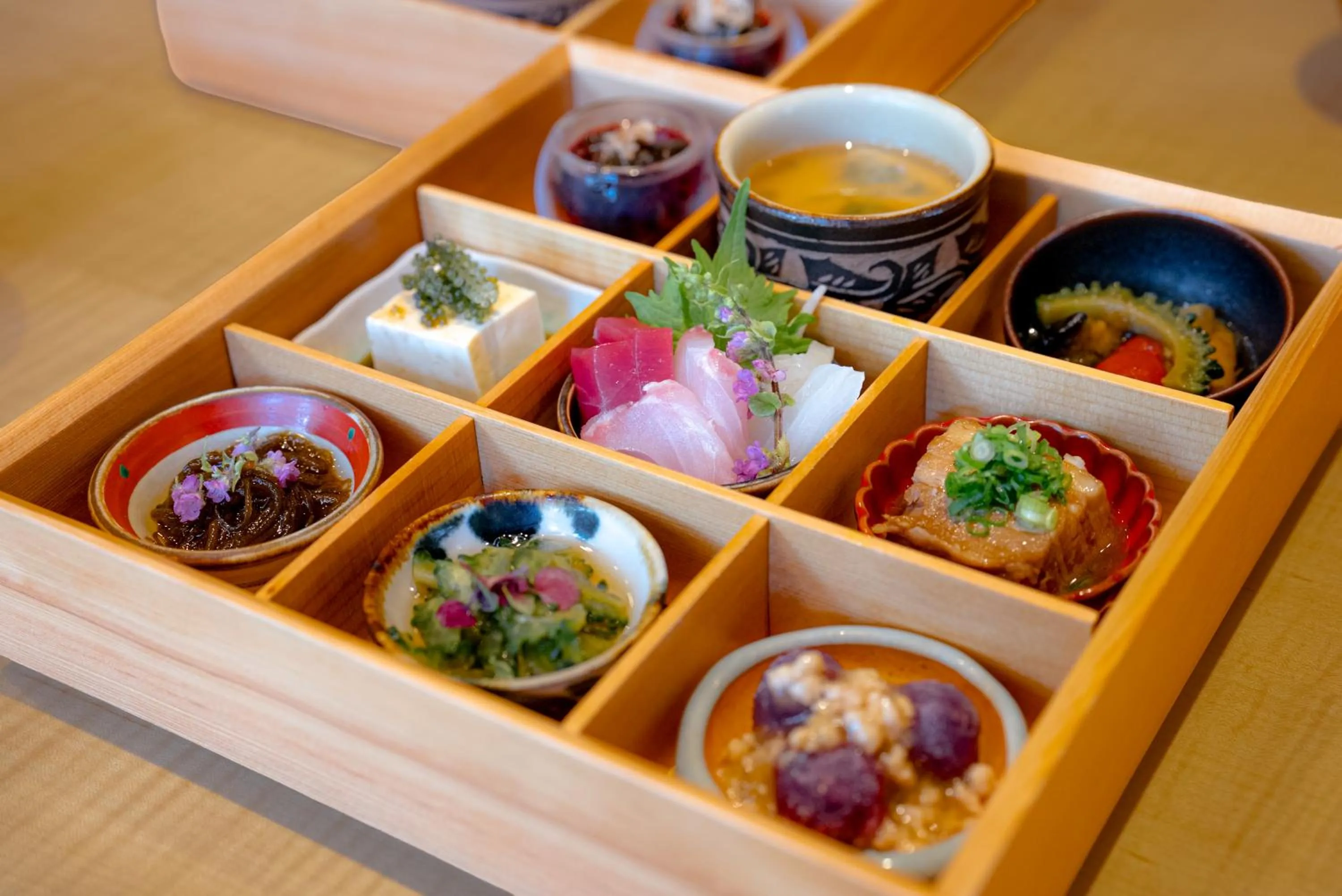 Restaurant/places to eat in kānusuba zamami