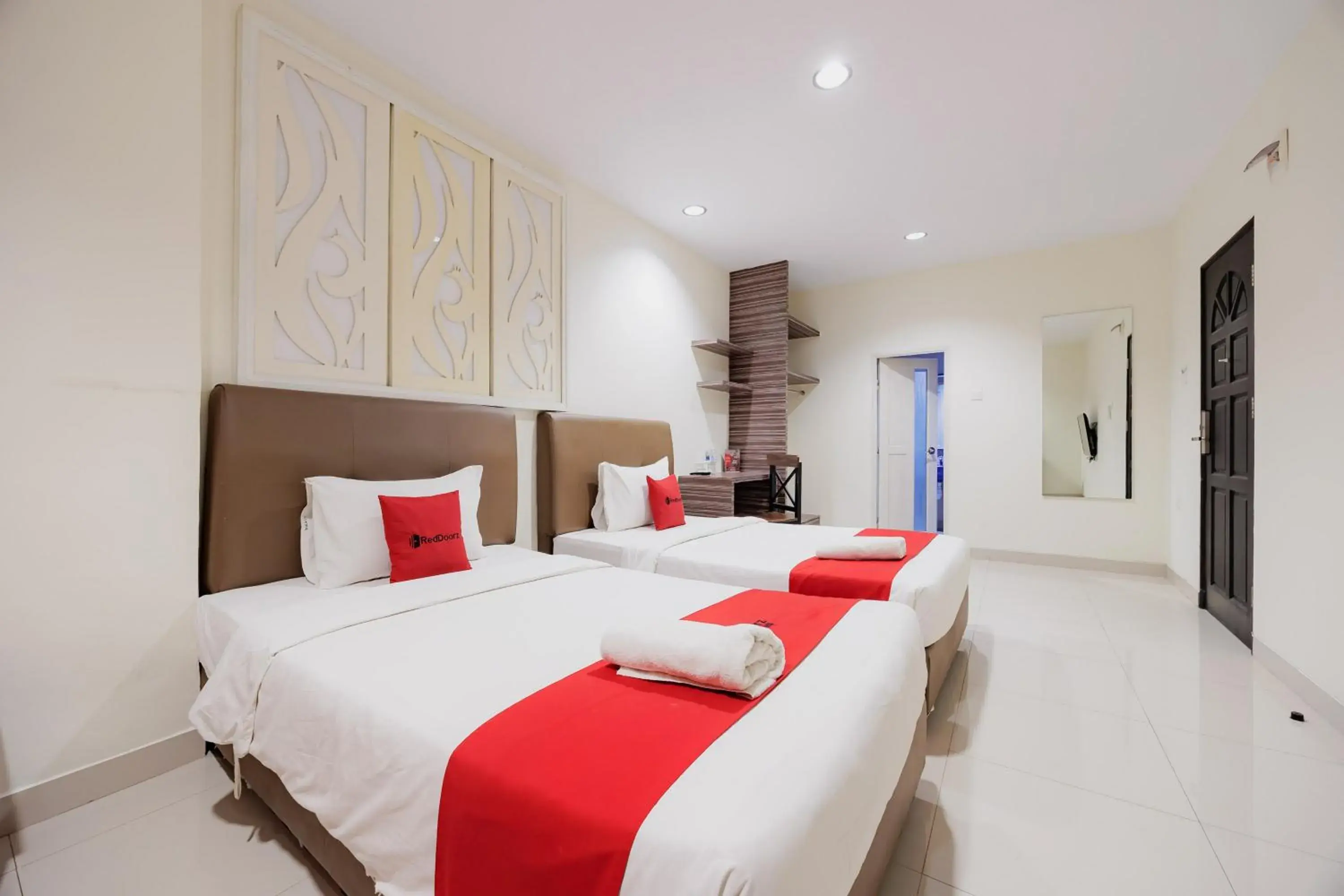 Bedroom, Bed in RedDoorz Plus near Ferry Terminal Batam Center Bedroom, Bed in RedDoorz Plus near Ferry Terminal Batam Center