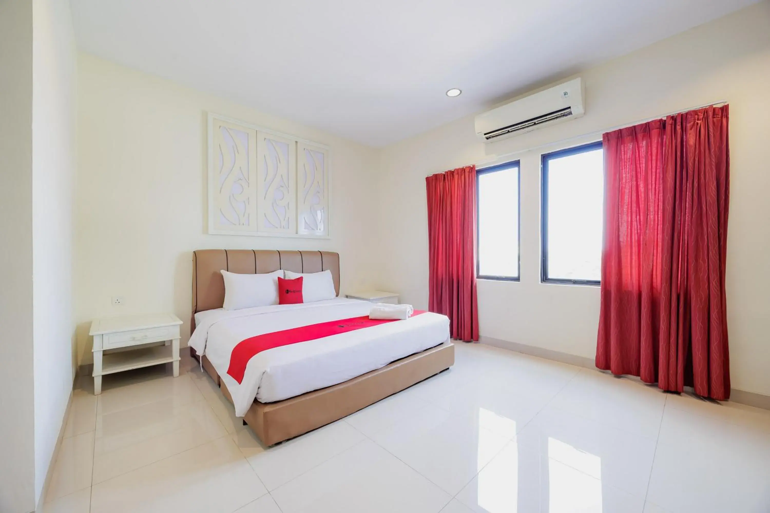 Suite in RedDoorz Plus near Ferry Terminal Batam Center Suite in RedDoorz Plus near Ferry Terminal Batam Center