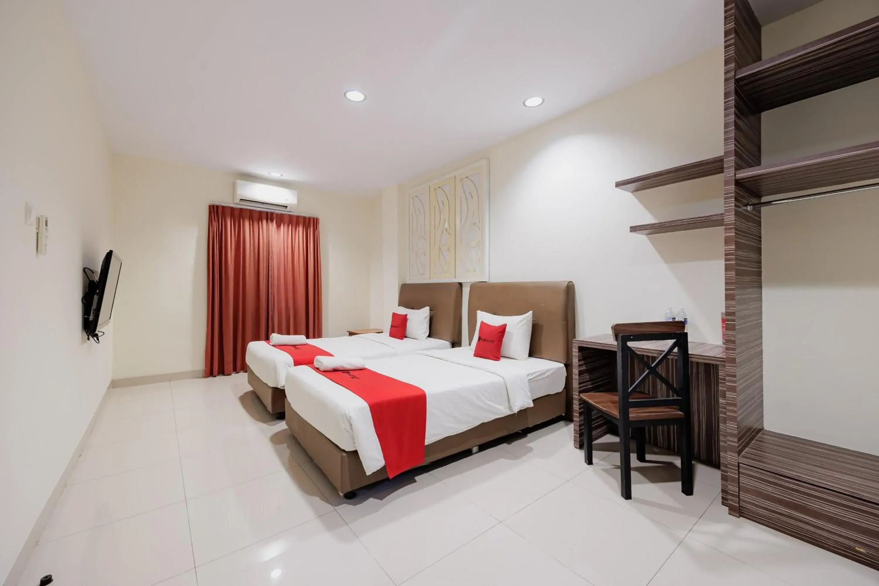 Bedroom, Bed in RedDoorz Plus near Ferry Terminal Batam Center Bedroom, Bed in RedDoorz Plus near Ferry Terminal Batam Center