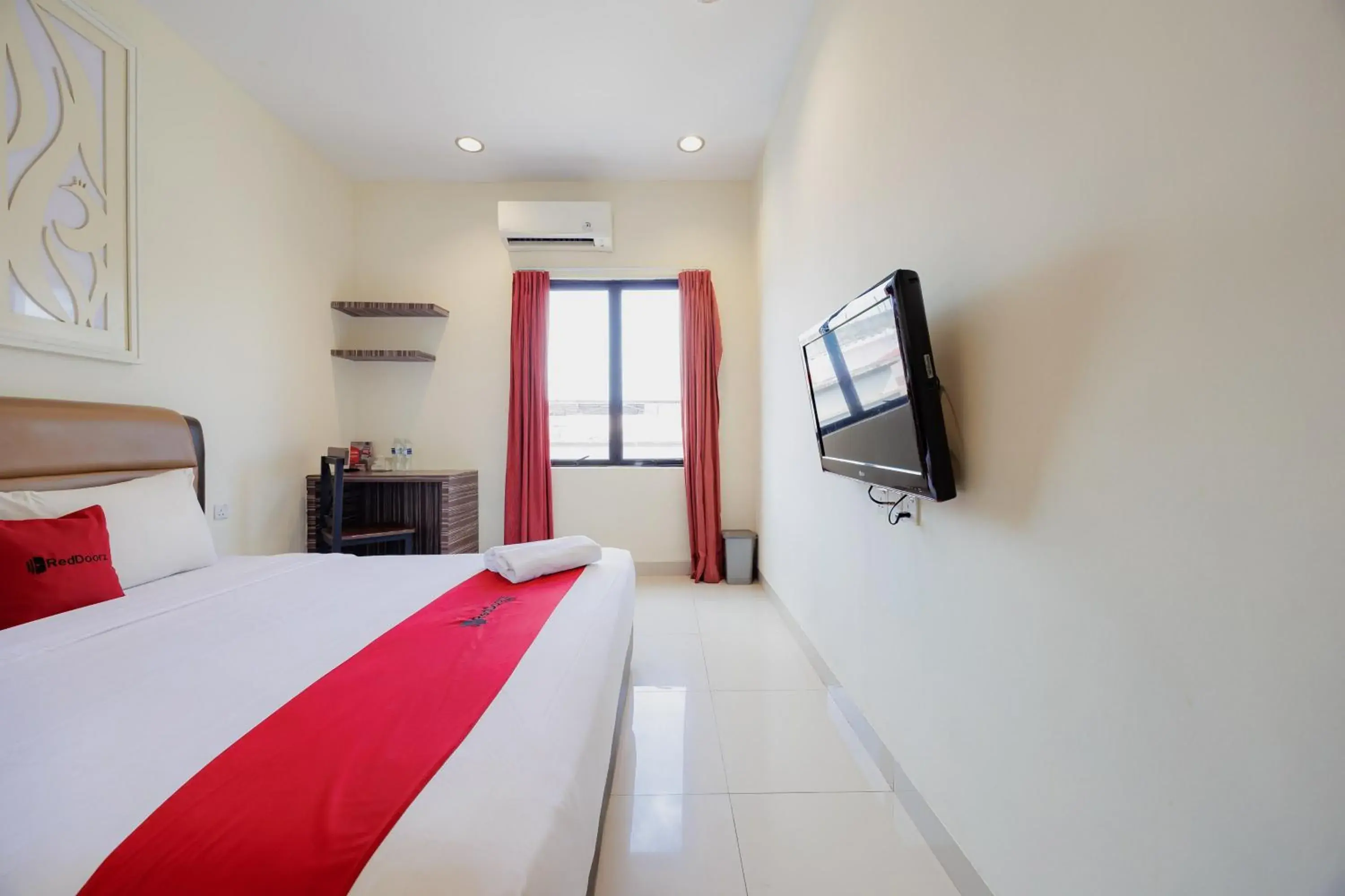 Bedroom, Bed in RedDoorz Plus near Ferry Terminal Batam Center Bedroom, Bed in RedDoorz Plus near Ferry Terminal Batam Center