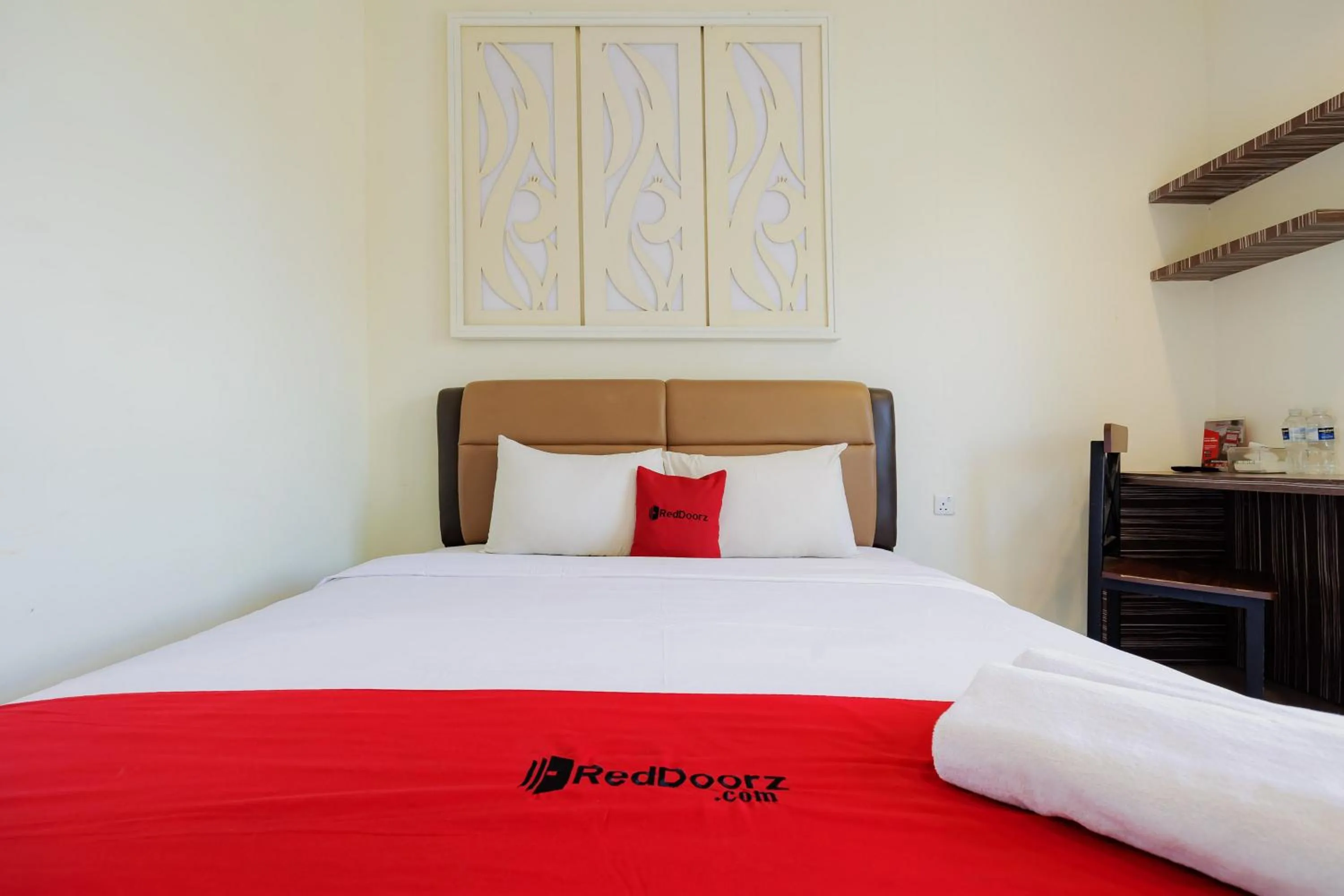 Bedroom, Bed in RedDoorz Plus near Ferry Terminal Batam Center