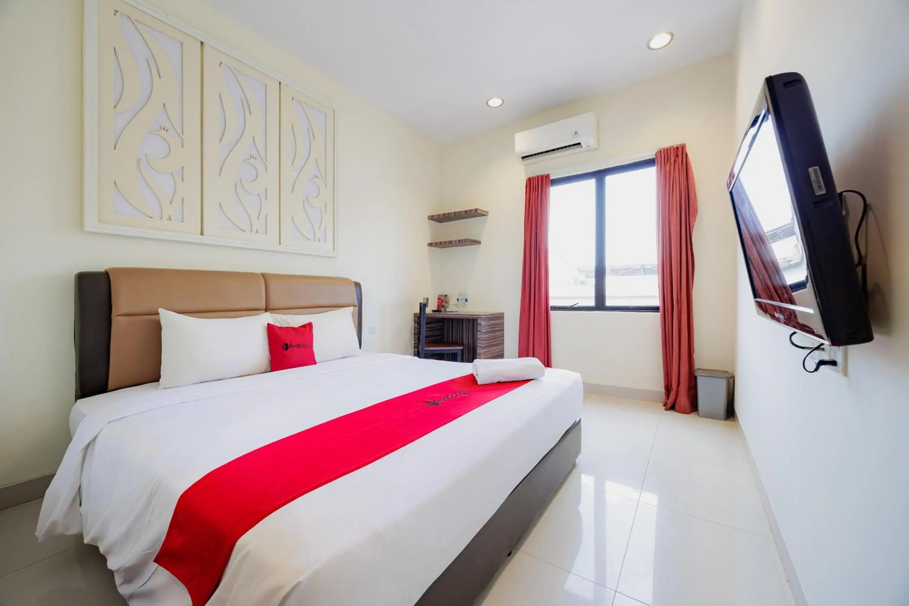 Bedroom, Bed in RedDoorz Plus near Ferry Terminal Batam Center Bedroom, Bed in RedDoorz Plus near Ferry Terminal Batam Center