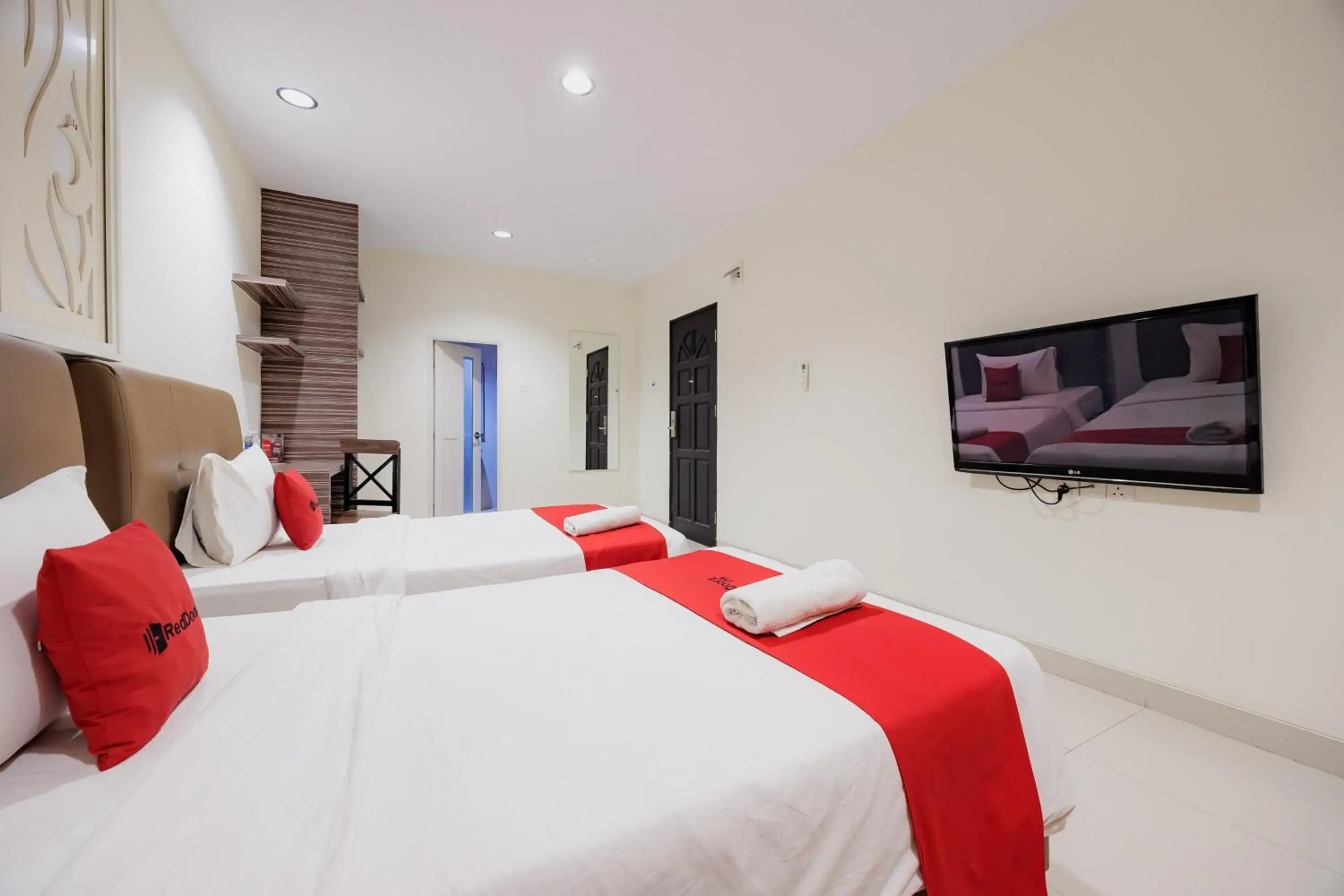 Bedroom, Bed in RedDoorz Plus near Ferry Terminal Batam Center Bedroom, Bed in RedDoorz Plus near Ferry Terminal Batam Center