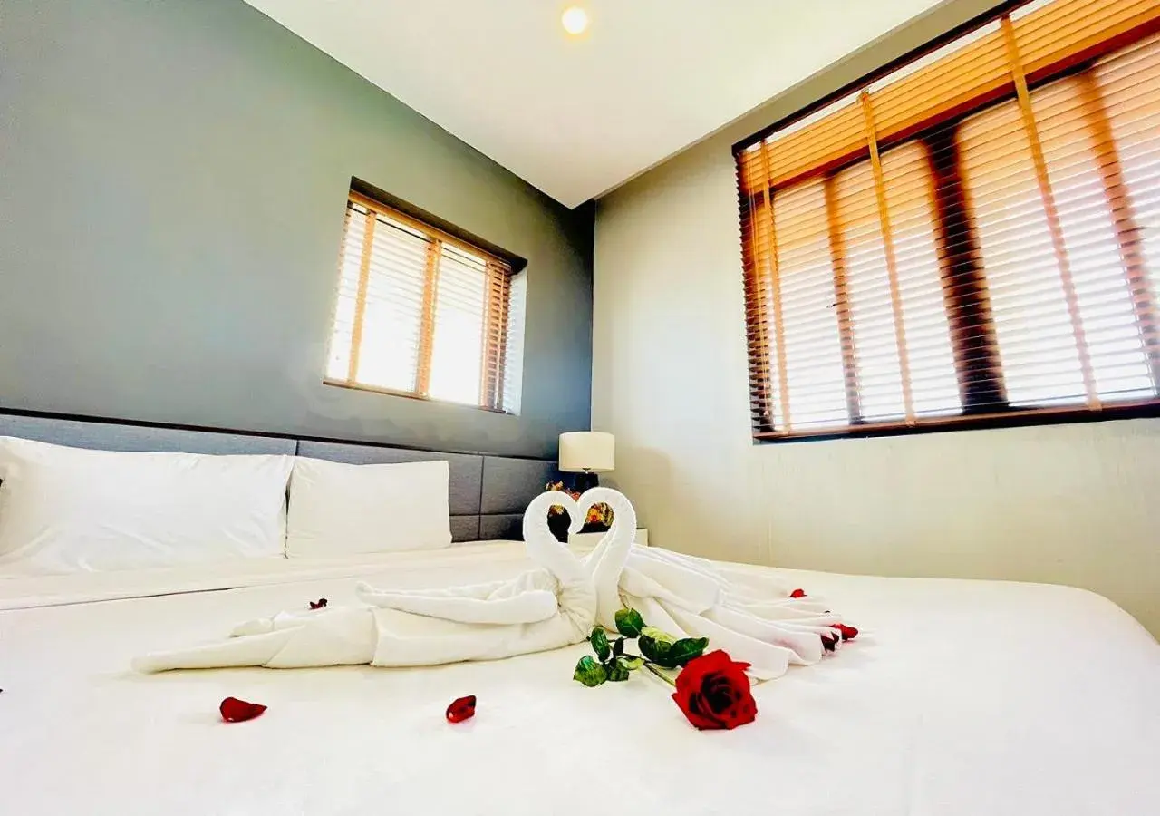 King Suite with Sea View in My Khe 2 Da Nang Seafront Hotel King Suite with Sea View in My Khe 2 Da Nang Seafront Hotel