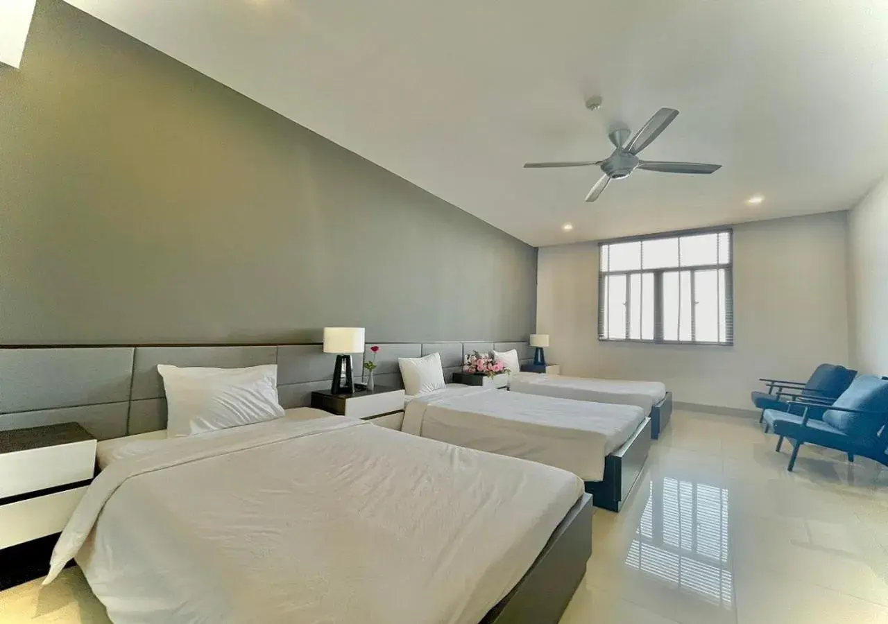 Living room, Bed in My Khe 2 Da Nang Seafront Hotel Living room, Bed in My Khe 2 Da Nang Seafront Hotel