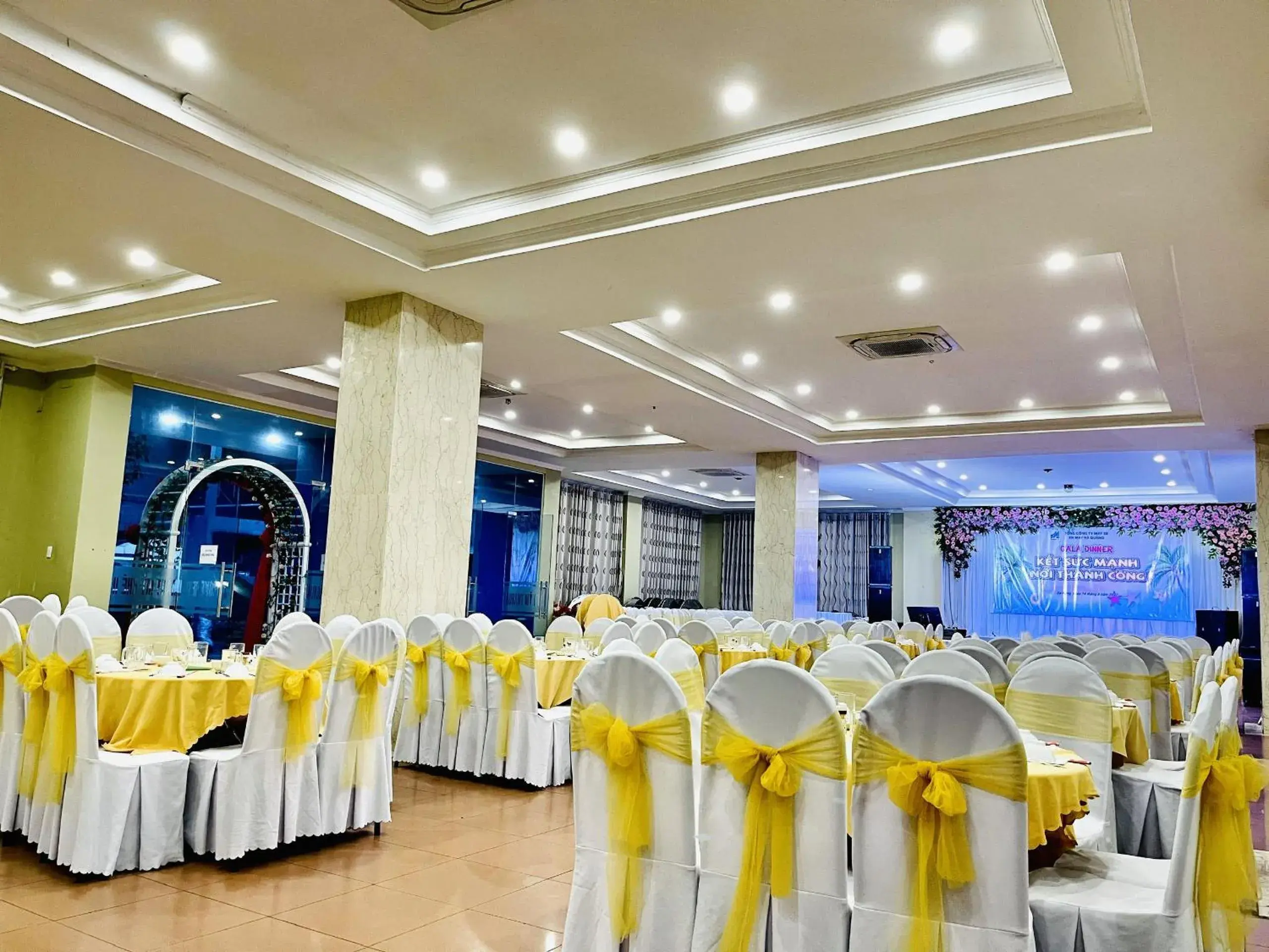 Restaurant/places to eat in My Khe 2 Da Nang Seafront Hotel Restaurant/places to eat in My Khe 2 Da Nang Seafront Hotel