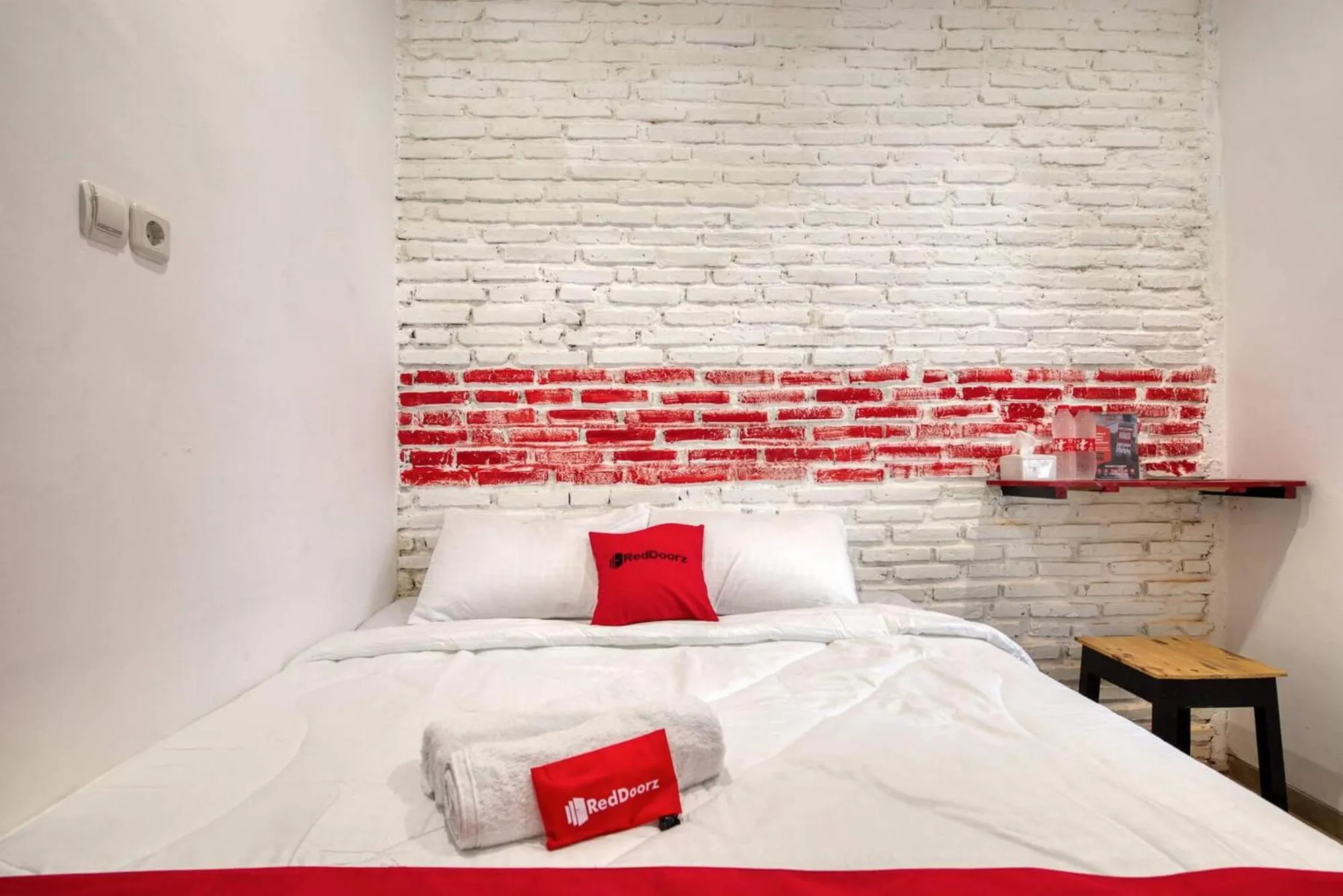 Bed in RedDoorz Syariah @ Jl. Cengger Ayam Dalam