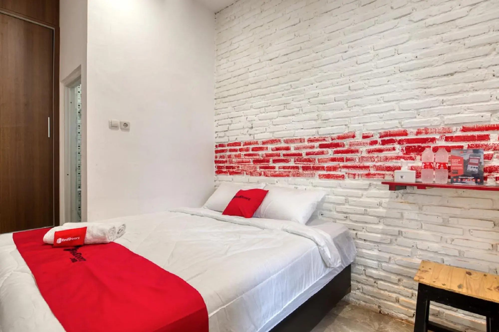 Bedroom, Bed in RedDoorz Syariah @ Jl. Cengger Ayam Dalam Bedroom, Bed in RedDoorz Syariah @ Jl. Cengger Ayam Dalam