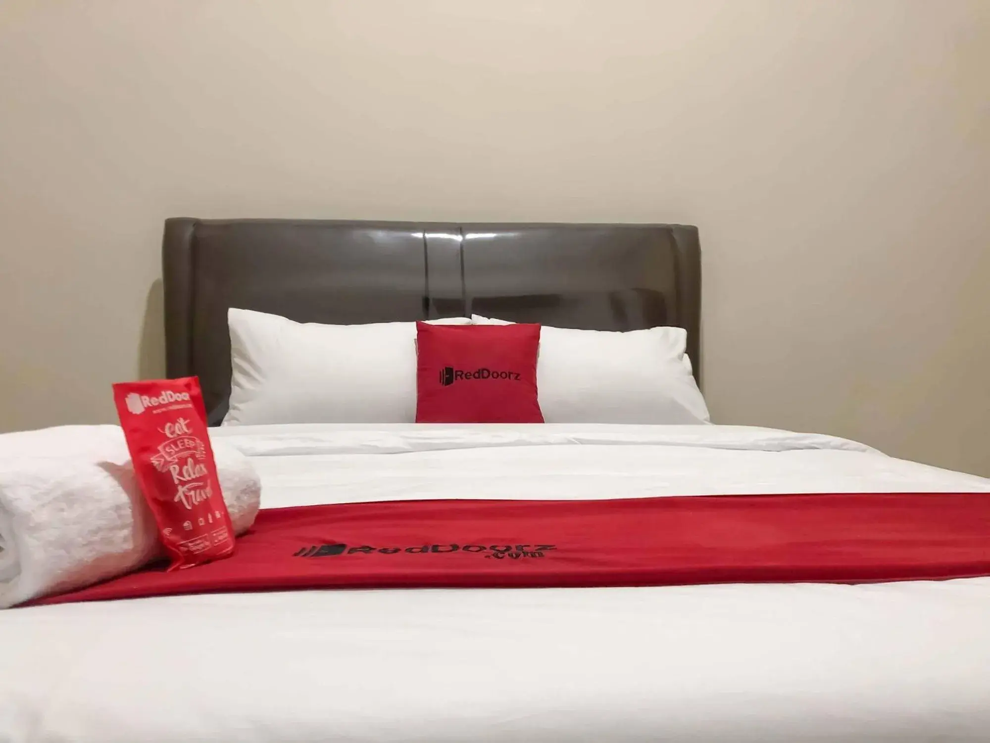 Bed in RedDoorz Syariah @ Jl. Cengger Ayam Dalam Bed in RedDoorz Syariah @ Jl. Cengger Ayam Dalam