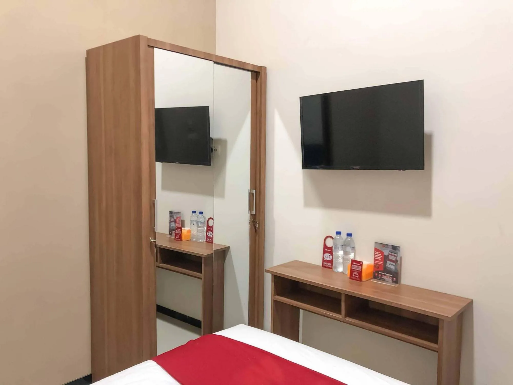 Bed in RedDoorz Syariah @ Jl. Cengger Ayam Dalam