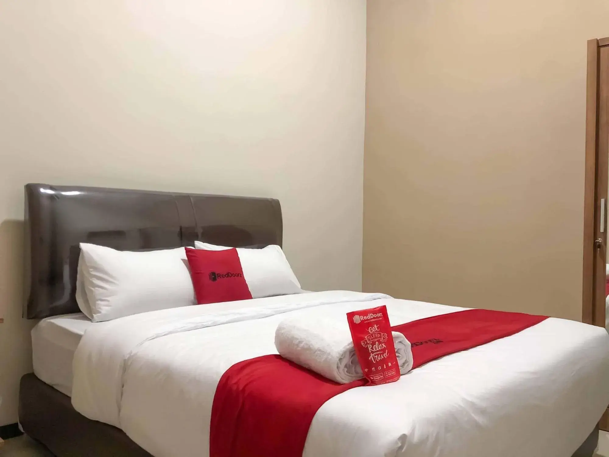 Bed in RedDoorz Syariah @ Jl. Cengger Ayam Dalam Bed in RedDoorz Syariah @ Jl. Cengger Ayam Dalam