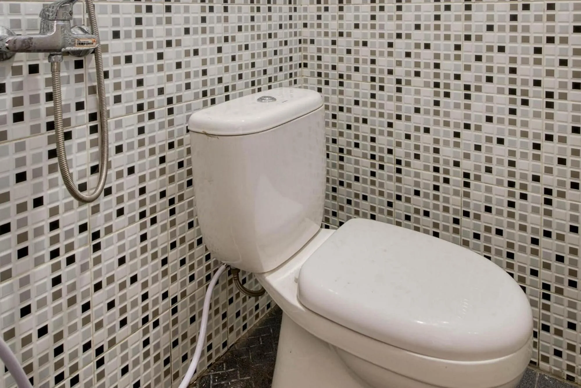 Bathroom in RedDoorz Syariah @ Jl. Cengger Ayam Dalam