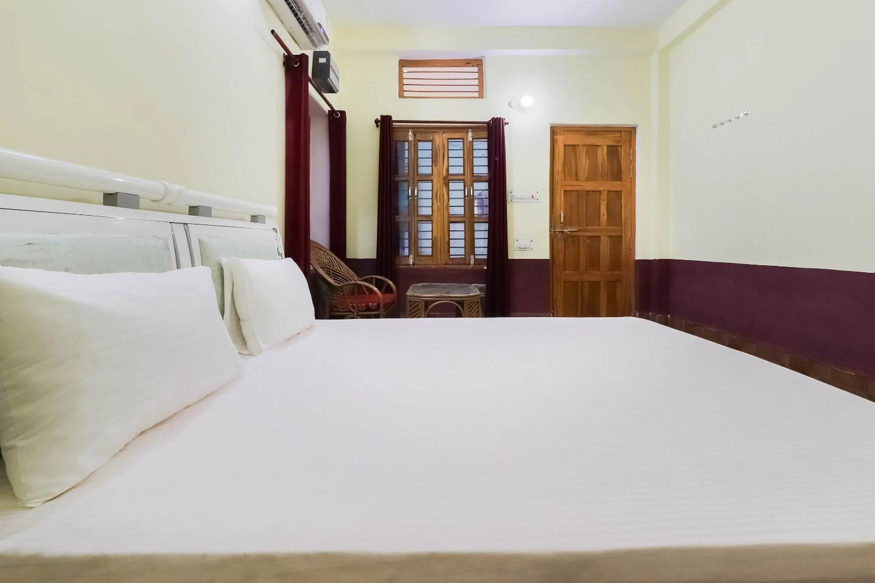 Lobby or reception, Bed in Hotel O Jyotish House