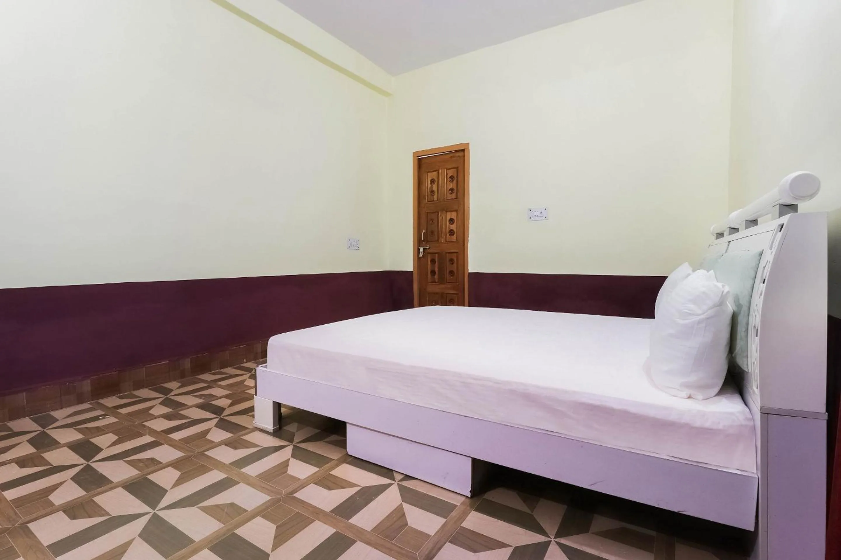 Bedroom, Bed in Hotel O Jyotish House