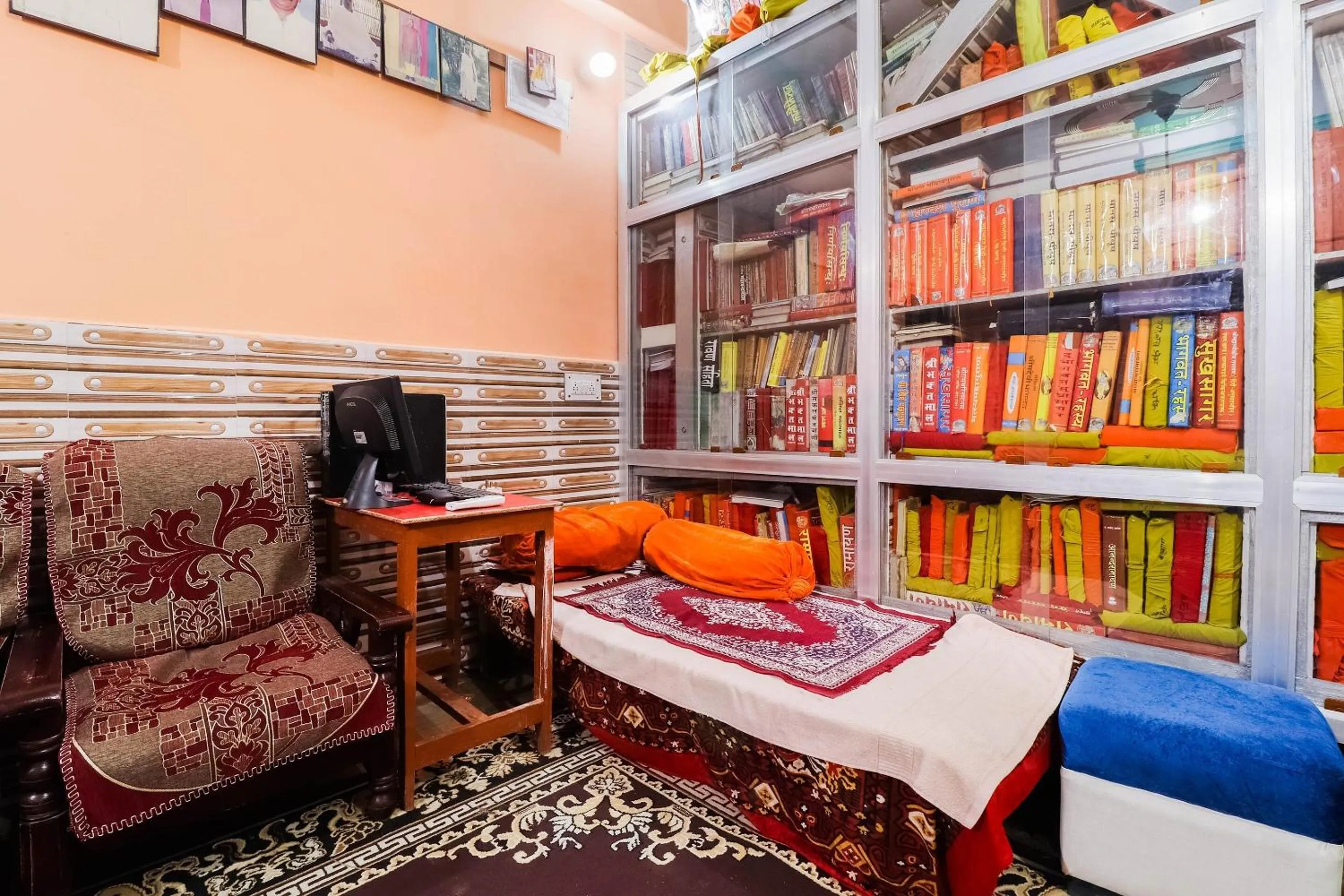 Lobby or reception, Bed in Hotel O Jyotish House