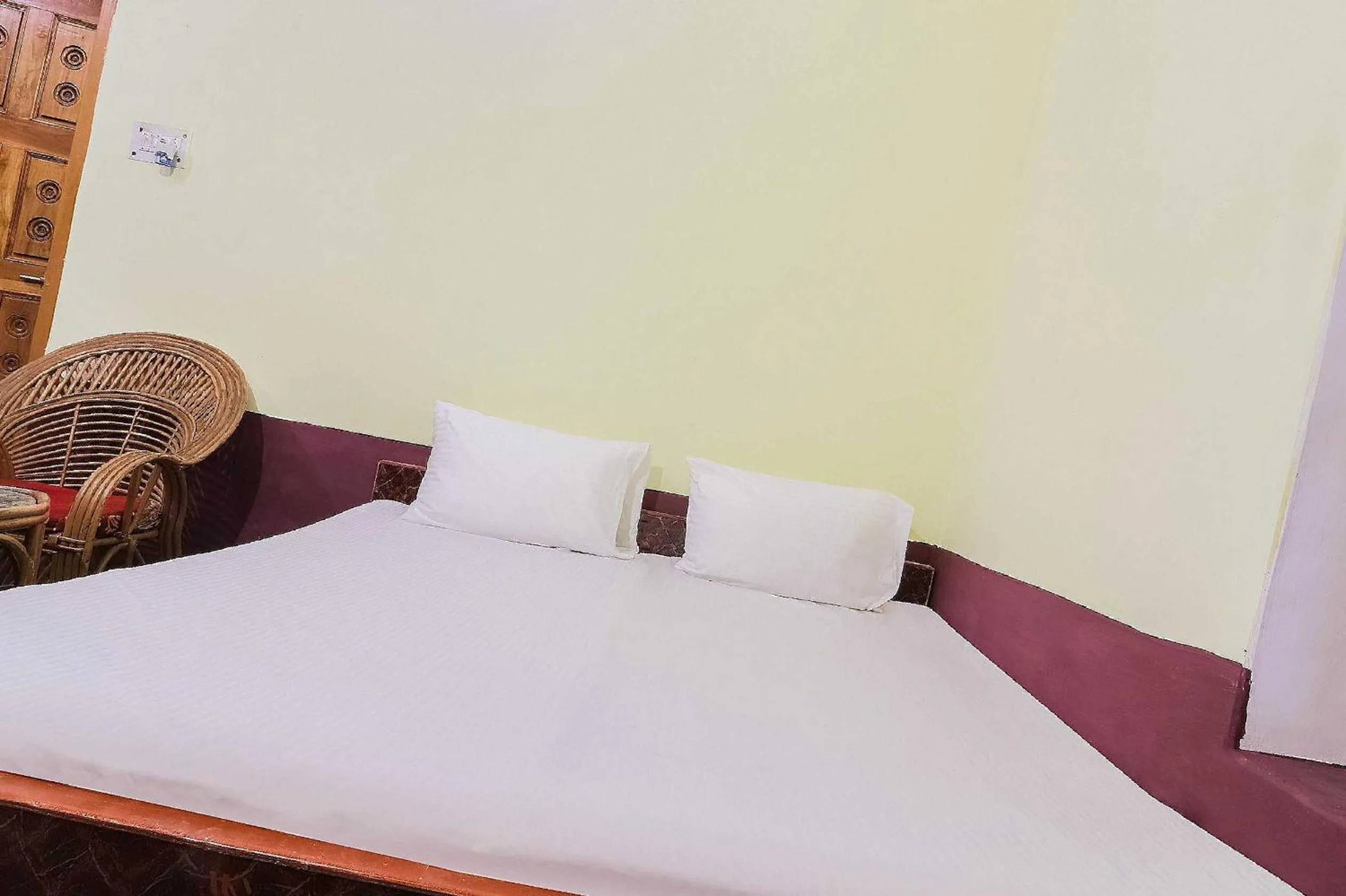 Bedroom, Bed in Hotel O Jyotish House