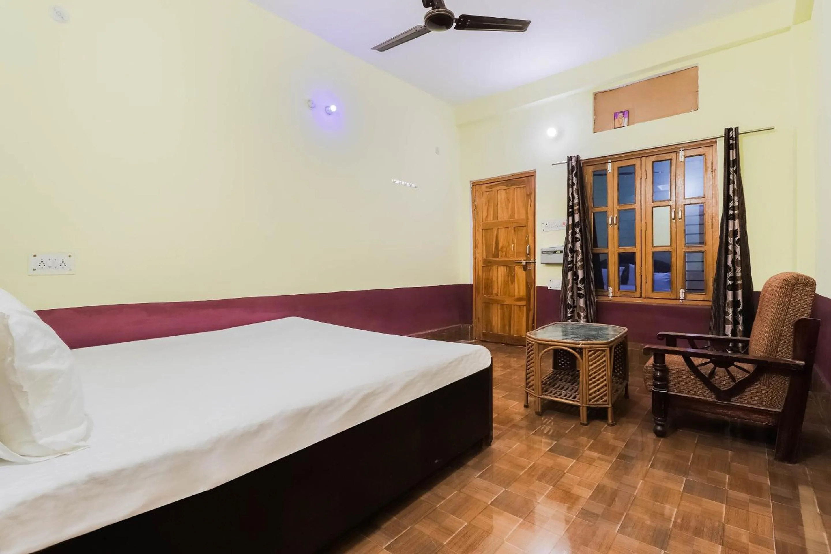 Bedroom, Bed in Hotel O Jyotish House