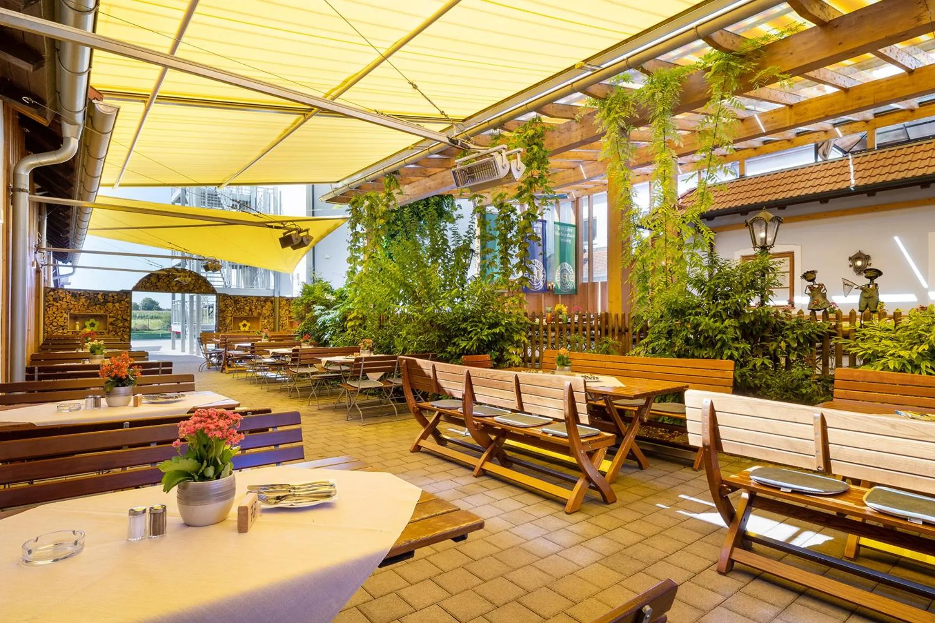 Restaurant/places to eat in Hotel Neuwirt