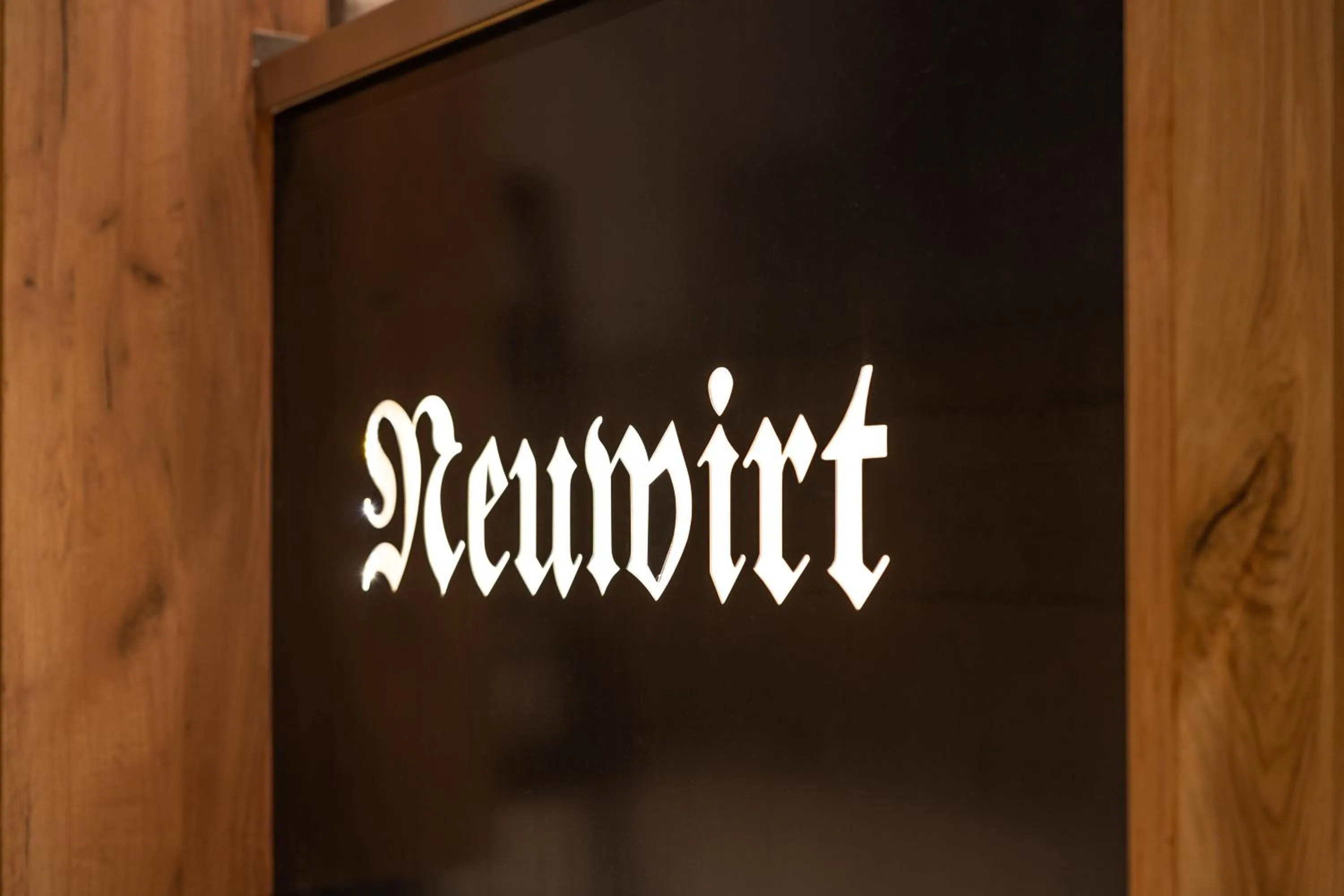 Logo/Certificate/Sign in Hotel Neuwirt