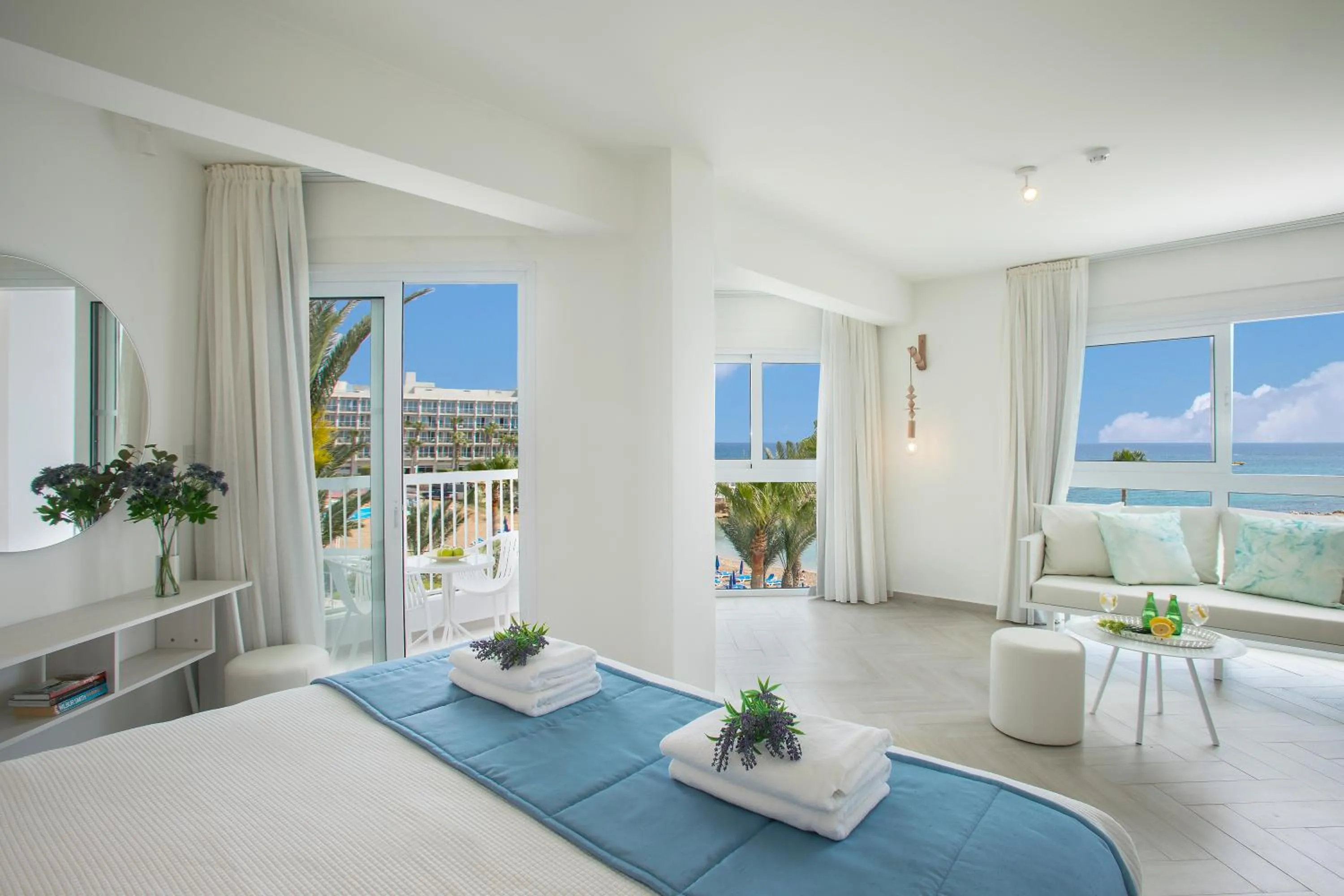 Bedroom, Bed in Infinity Blu - Designed for Adults by Louis Hotels