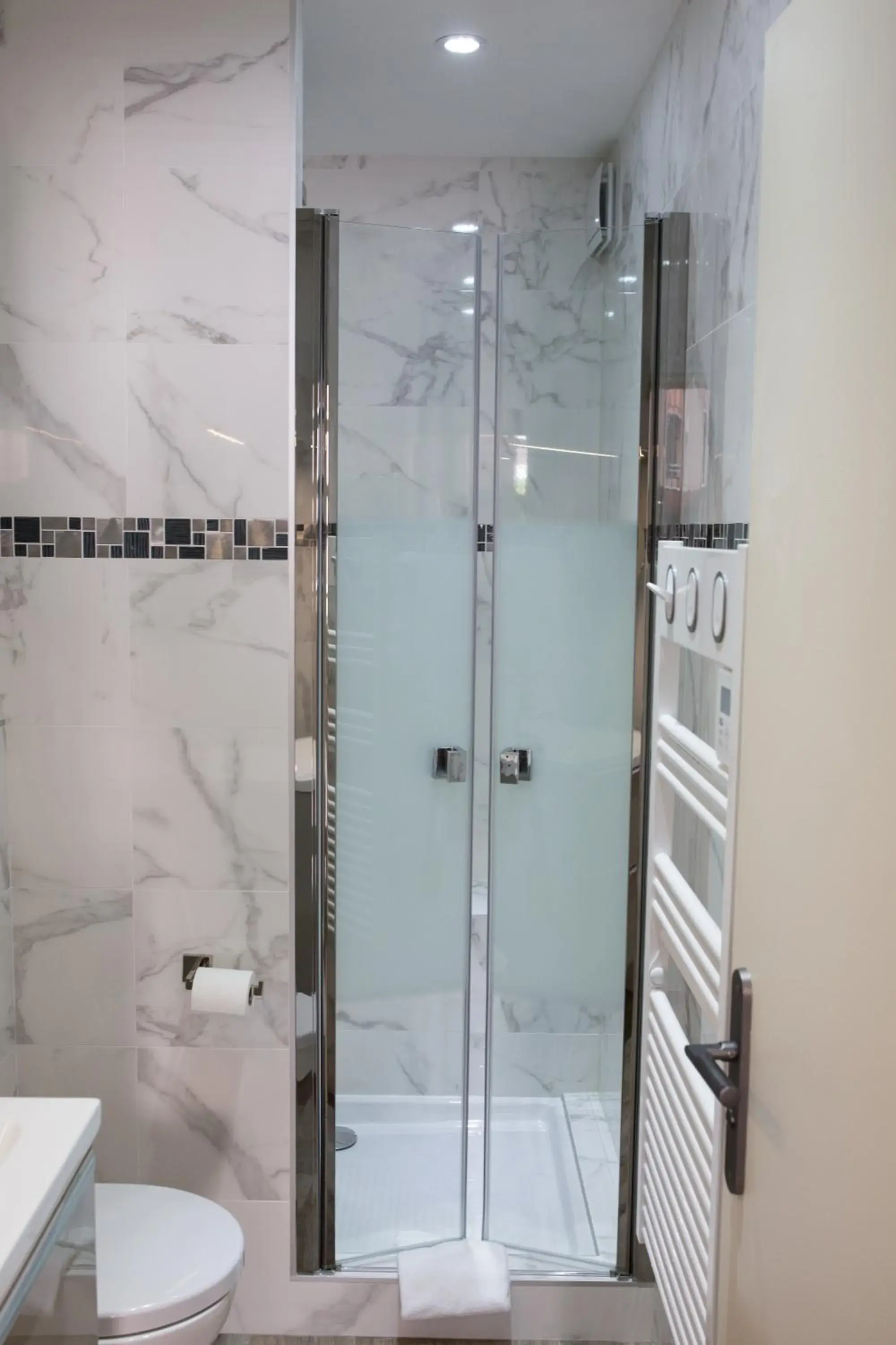 Shower, Bathroom in La Ferme Des Barmonts