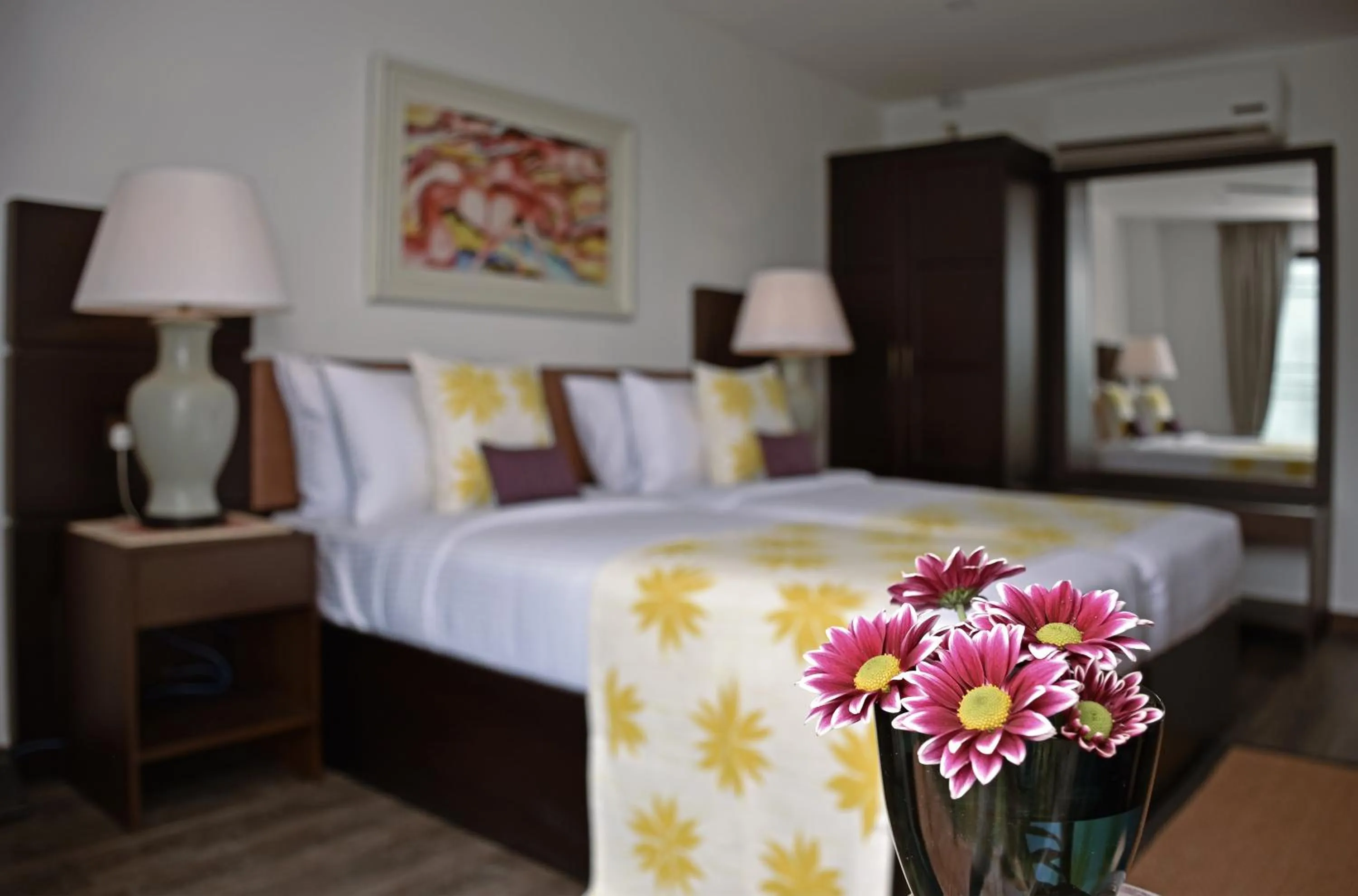 Bed in Fox Kandy by Fox Resorts - Luxury in the Mist