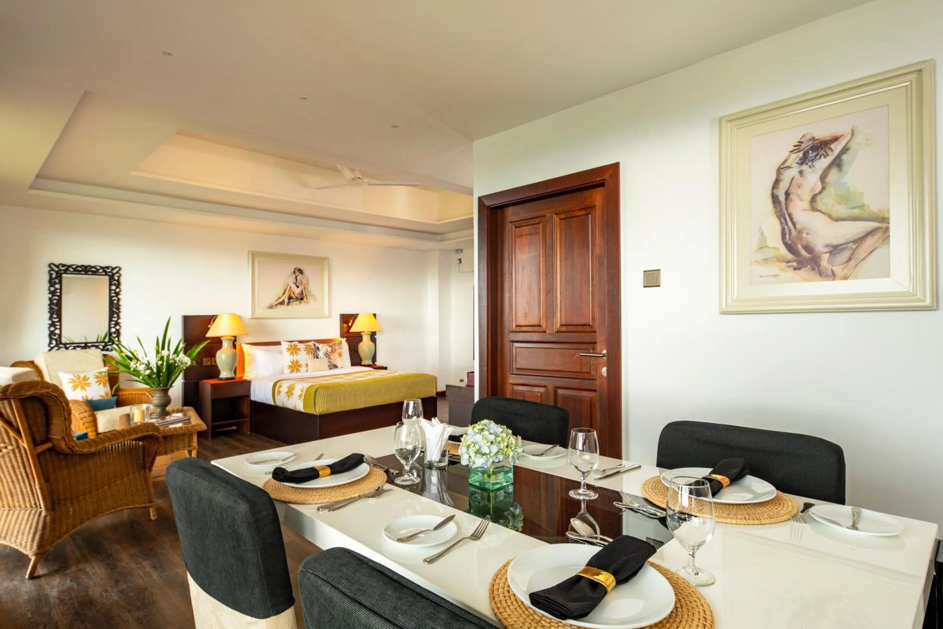 Bed in Fox Kandy by Fox Resorts - Luxury in the Mist