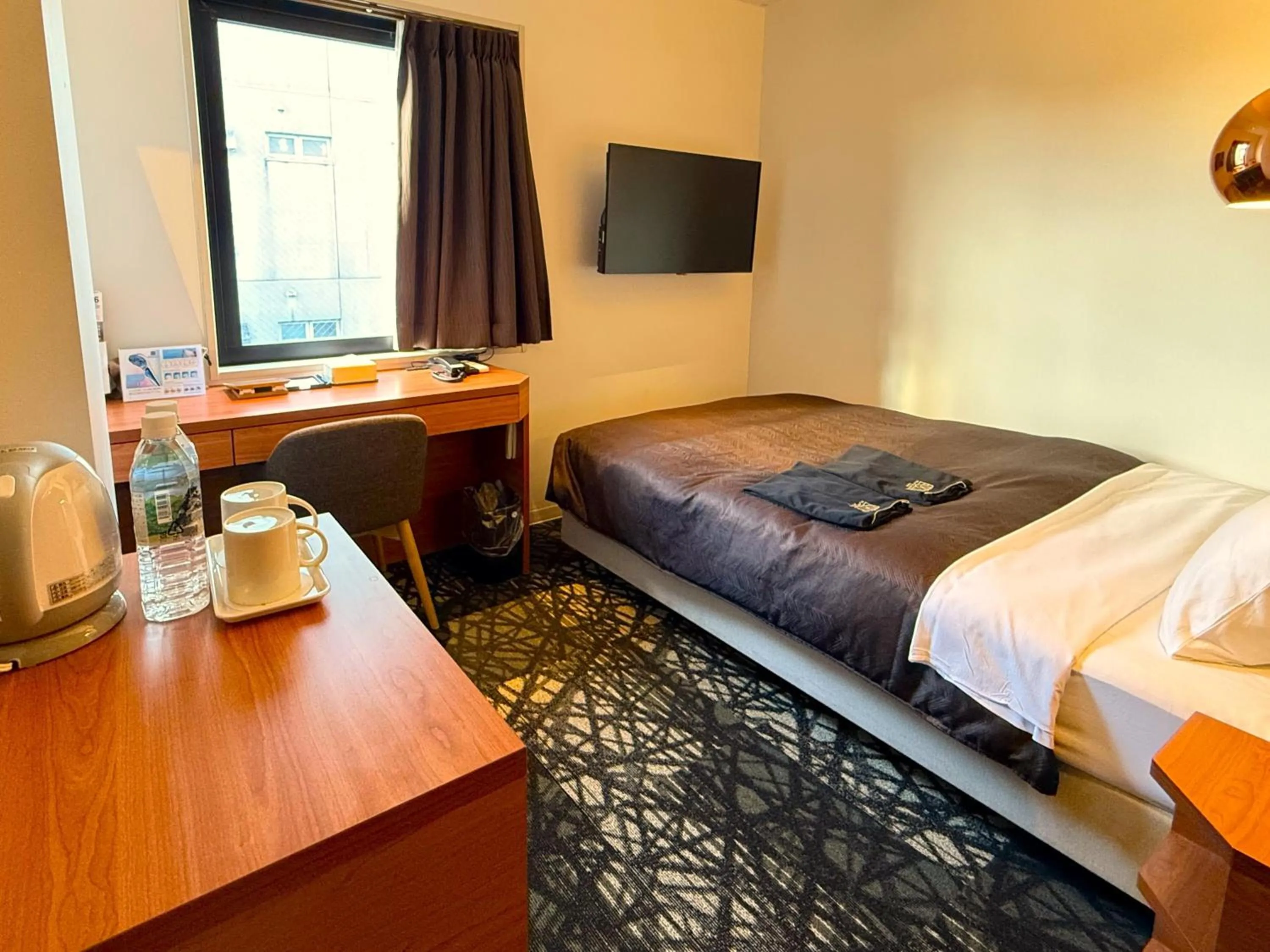 Photo of the whole room, Bed in Place Hotel Ascot