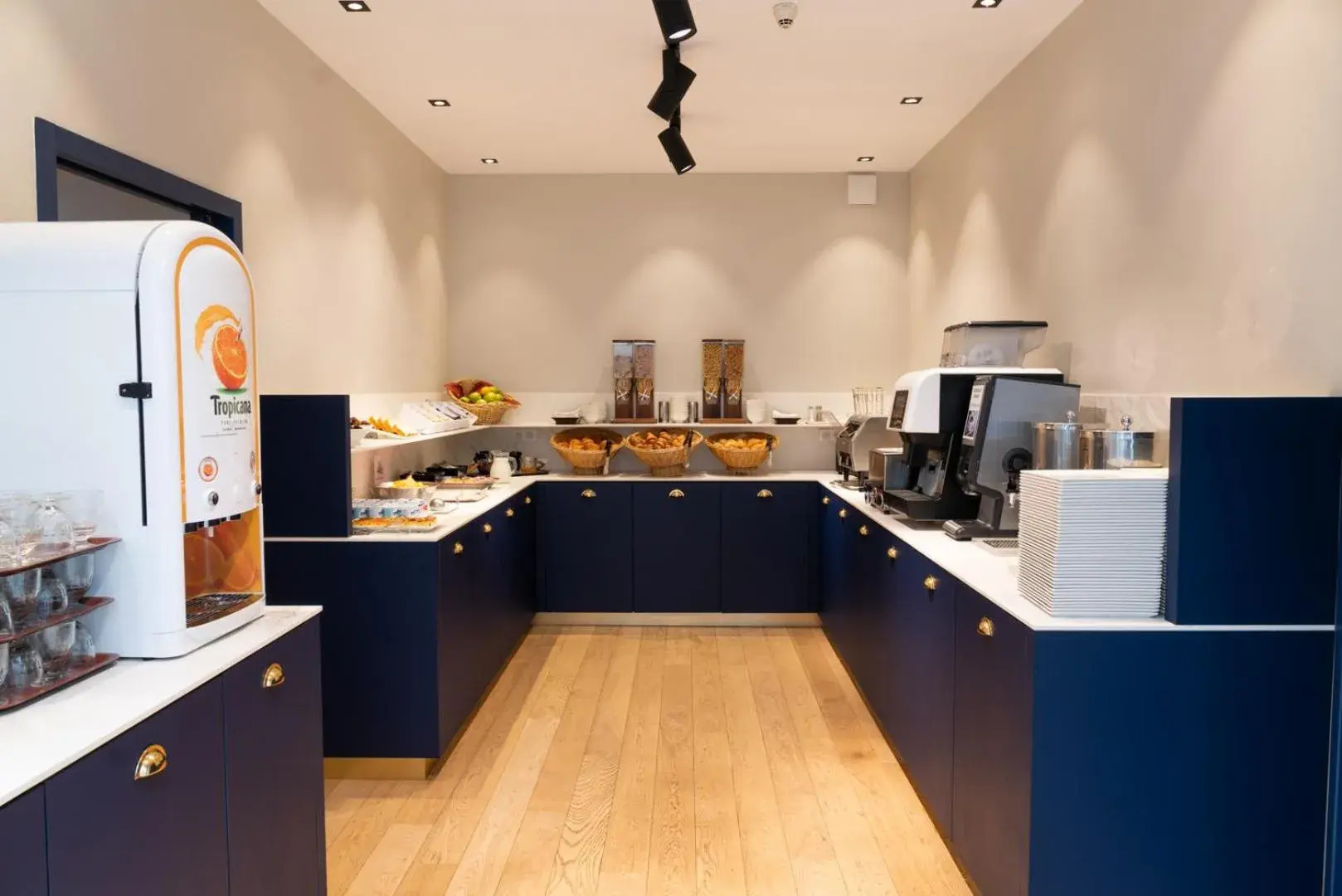 Breakfast in Hotel De L'univers Breakfast in Hotel De L'univers